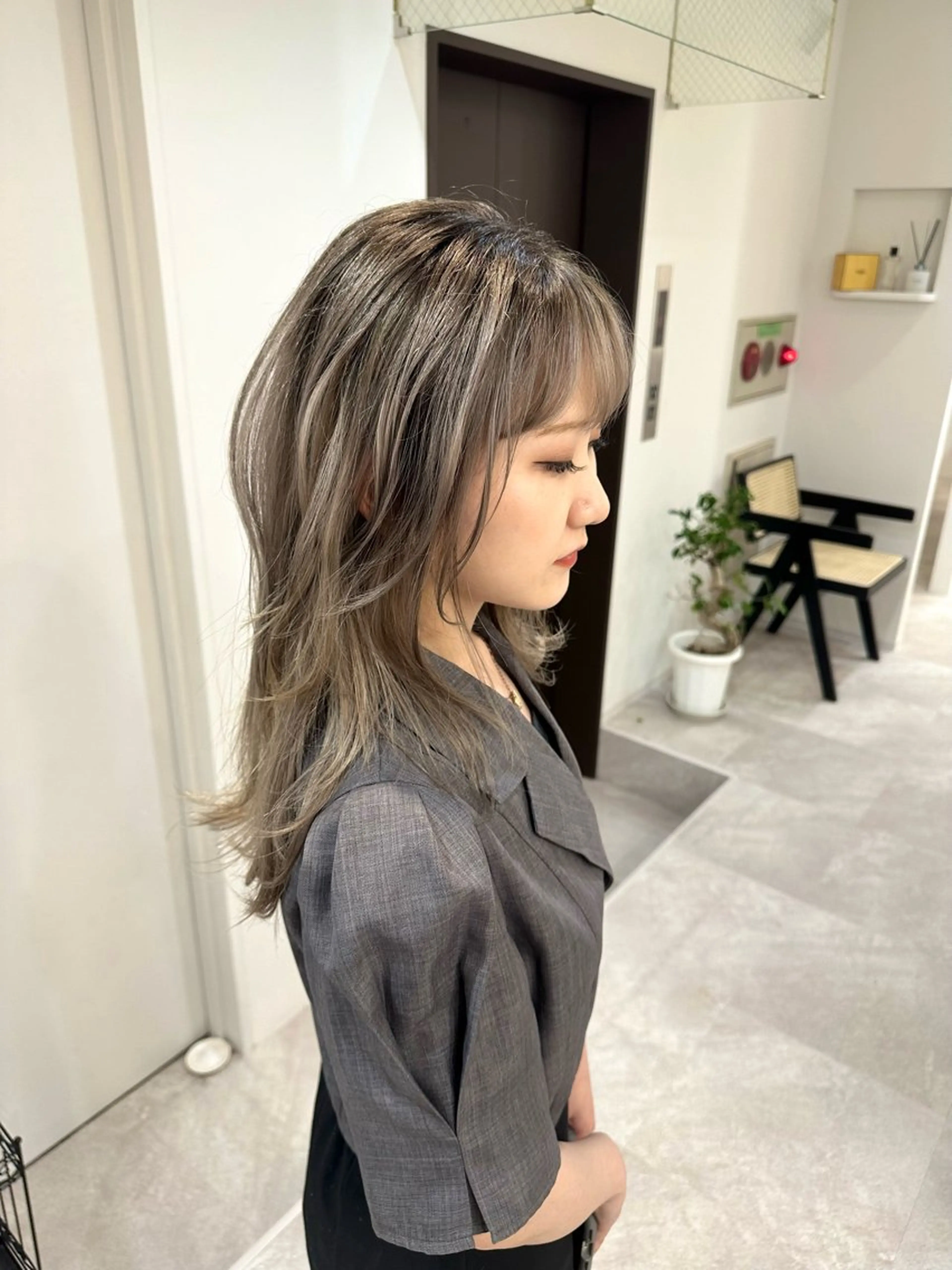 ロング カラー ヘアアレンジ バレイヤージュ グレージュ ミルクティーグレージュ 外国人風カラー レイヤーカット カット ヘアカラー SALOWIN京都河原町Suite店所属・外国人風レイヤー/ ハイトーンSHUのヘアスタイル