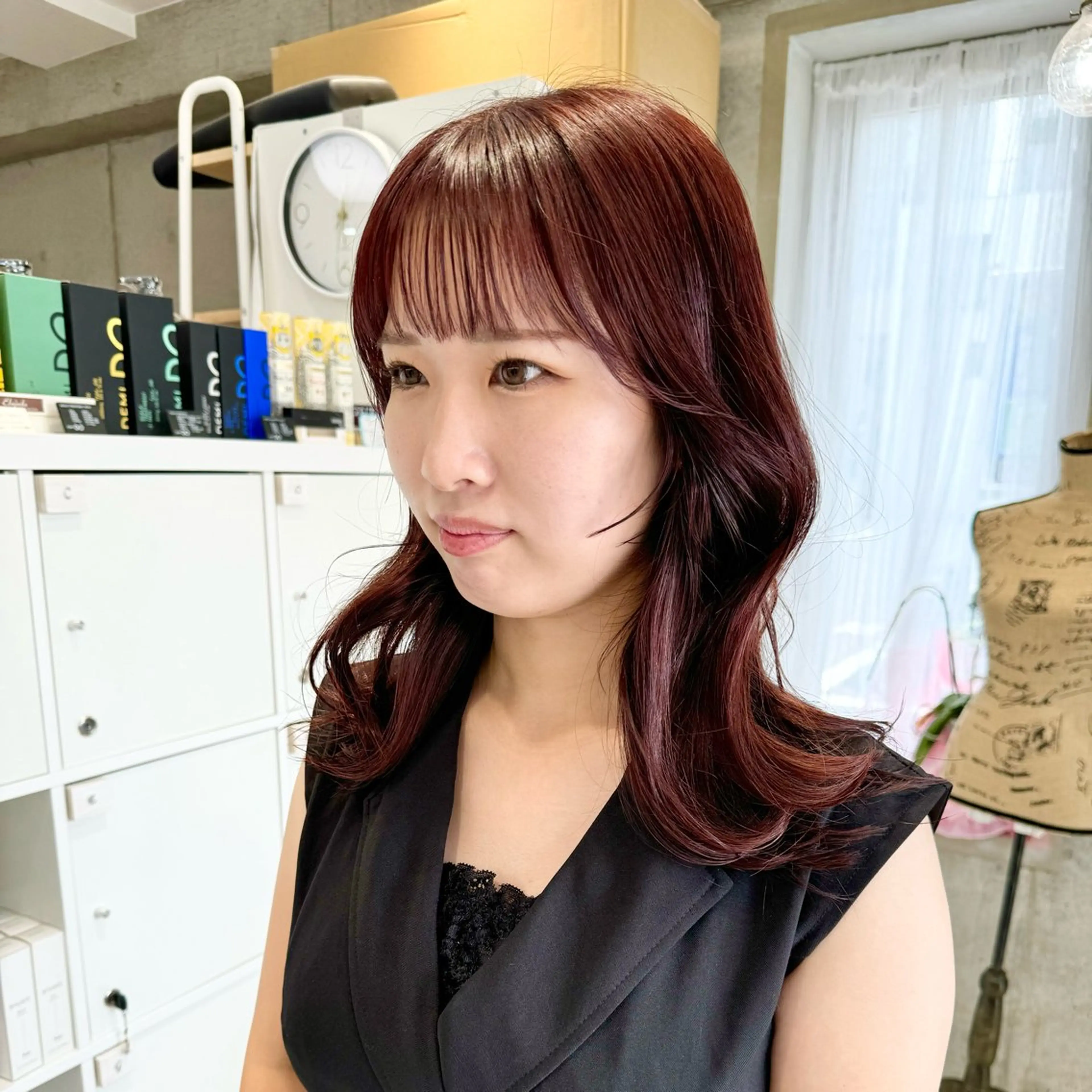 ミディアム カラー 会田有紀 /切りっぱなしボブのヘアスタイル