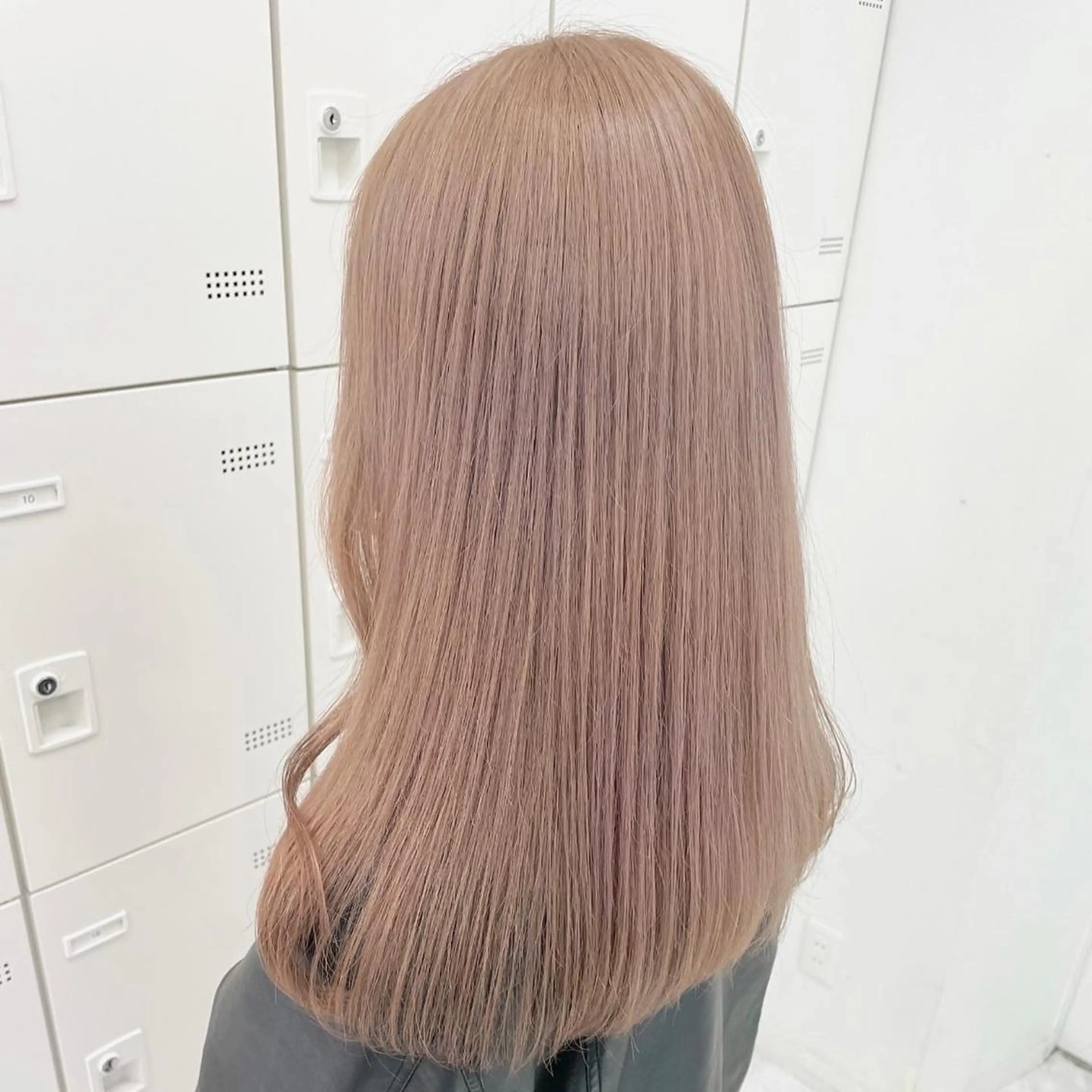 ロング カラー ベージュカラー ブリーチ ミルクティーベージュ 💖韓国×王道 ハイトーン💖のヘアスタイル