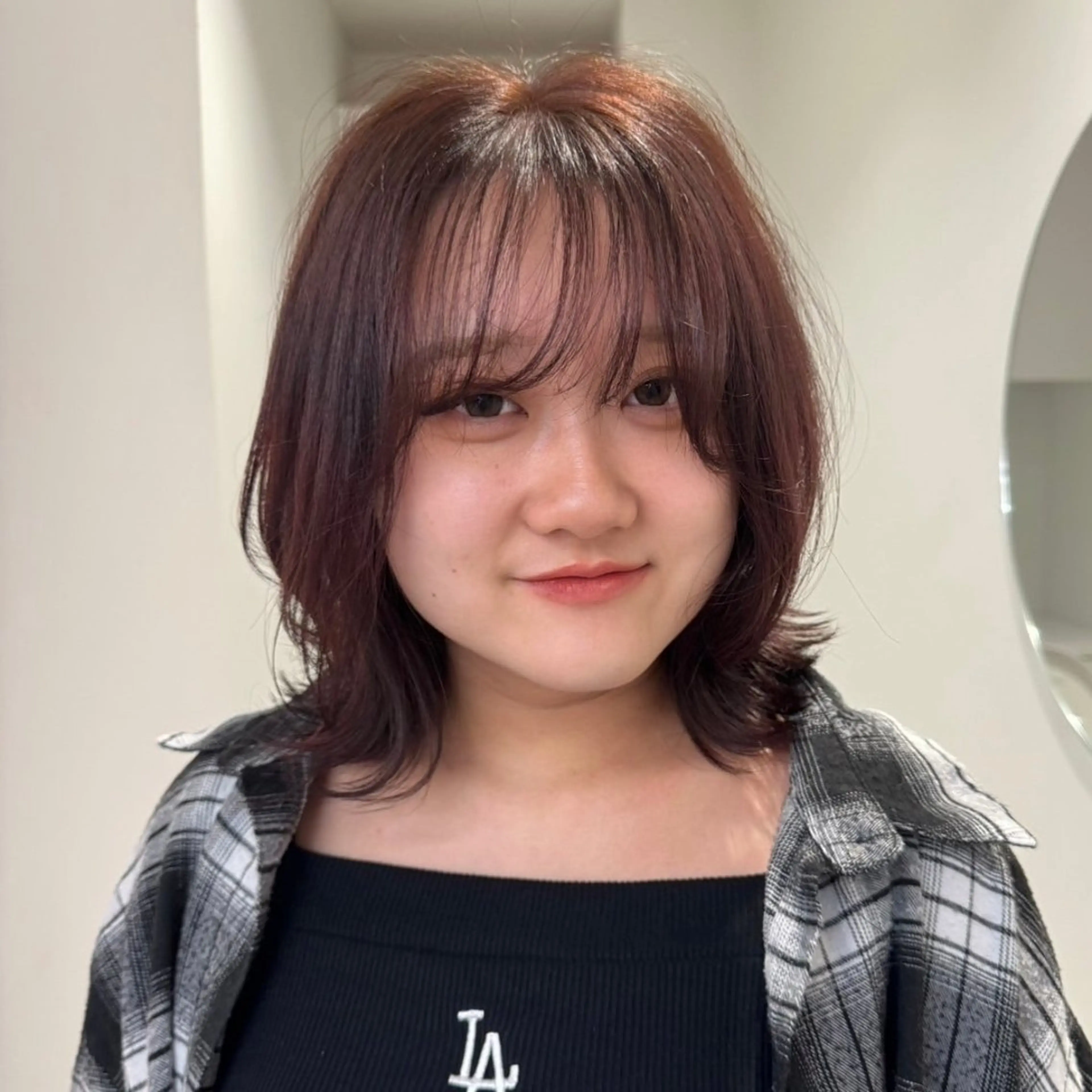 カラー ブラウンカラー ピンクカラー ヘアカラー トリートメント 🧸ミルクティー／ 顔周りレイヤー/ミクのヘアスタイル