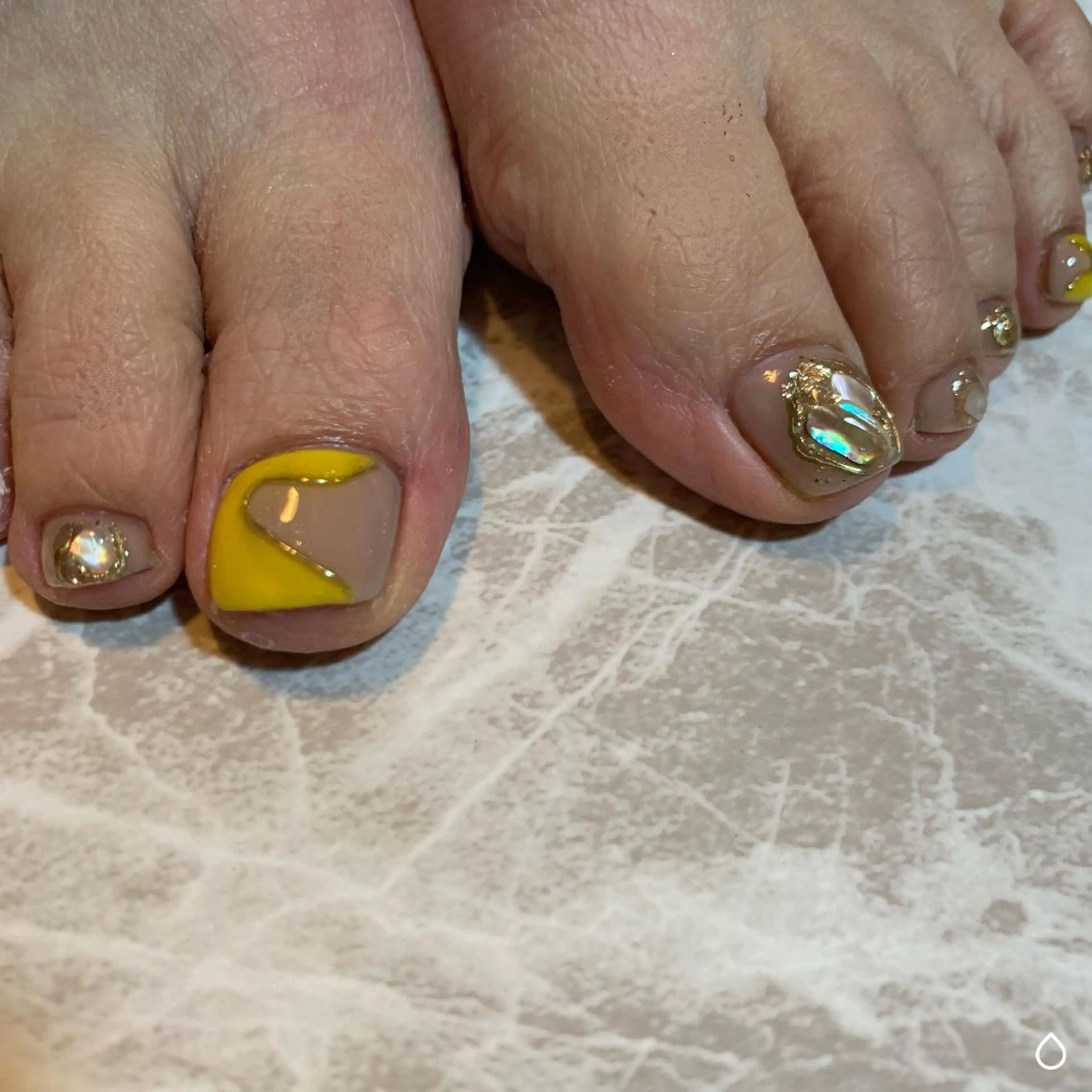 ネイル repos~ルポ~所属・里見 麗のネイルデザイン