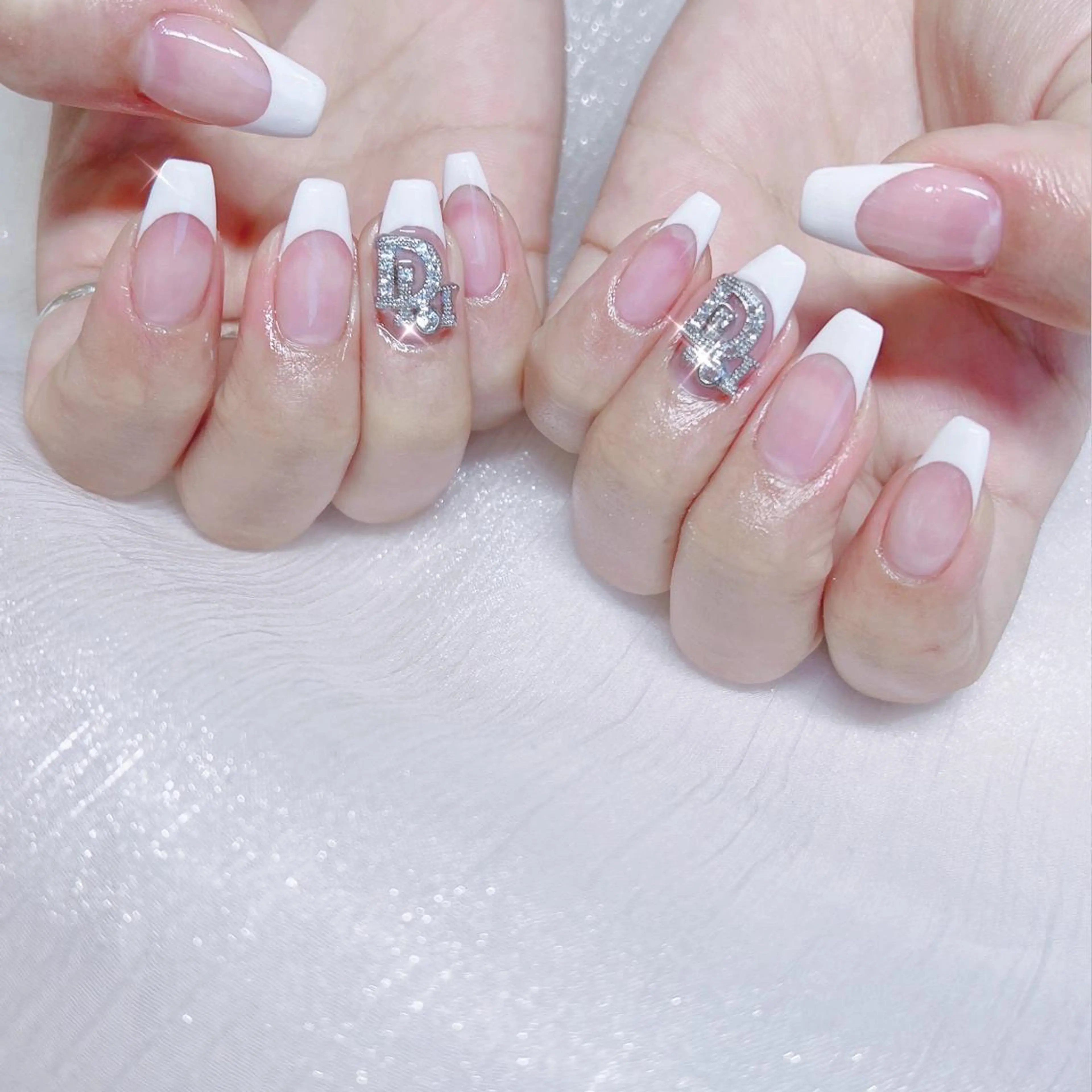ネイル オーロラネイル フットネイル フレンチネイル ジェルネイル 韓国ネイル 【ENサロン】 Rei🎀Nailのネイルデザイン