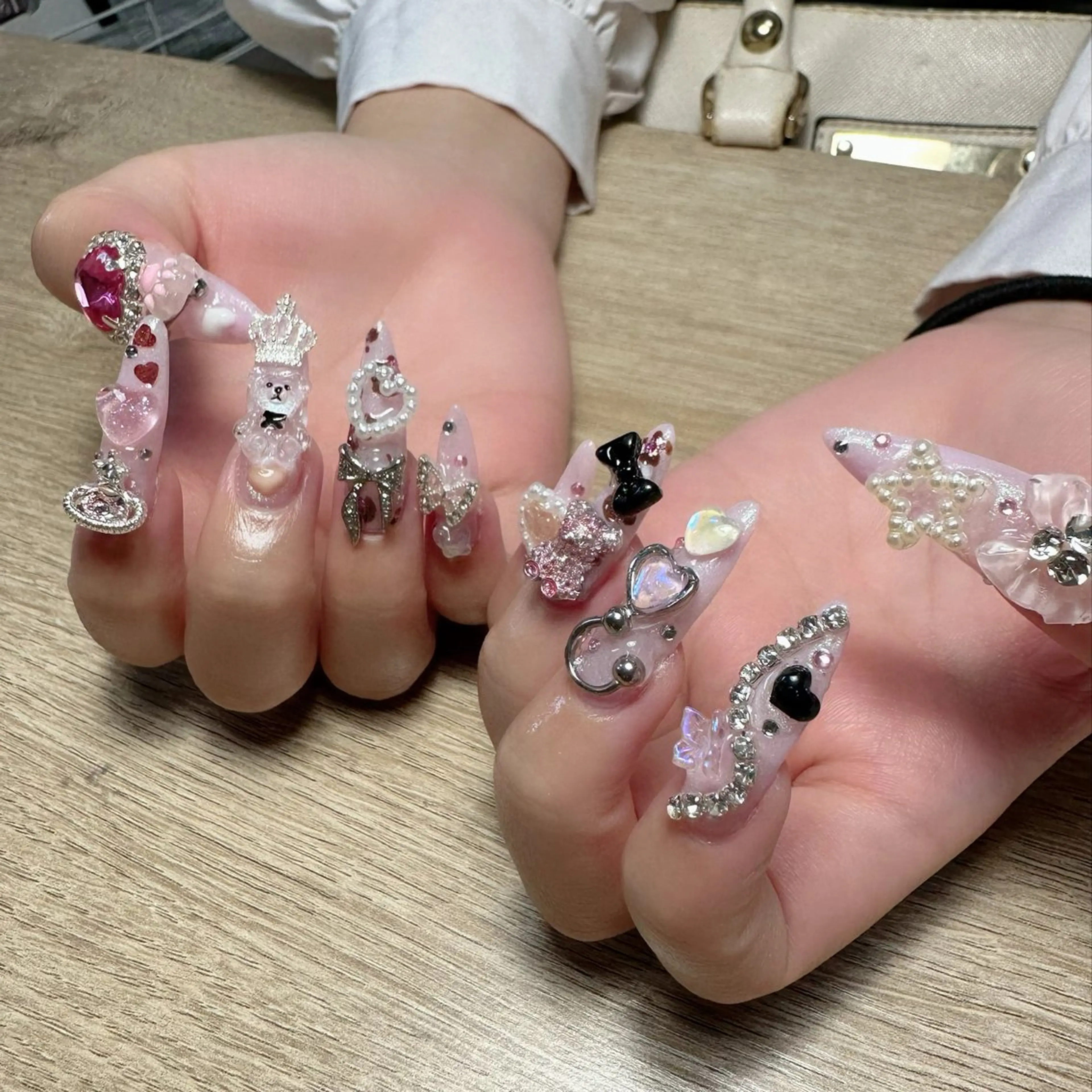 ネイル 新山 聖のネイルデザイン