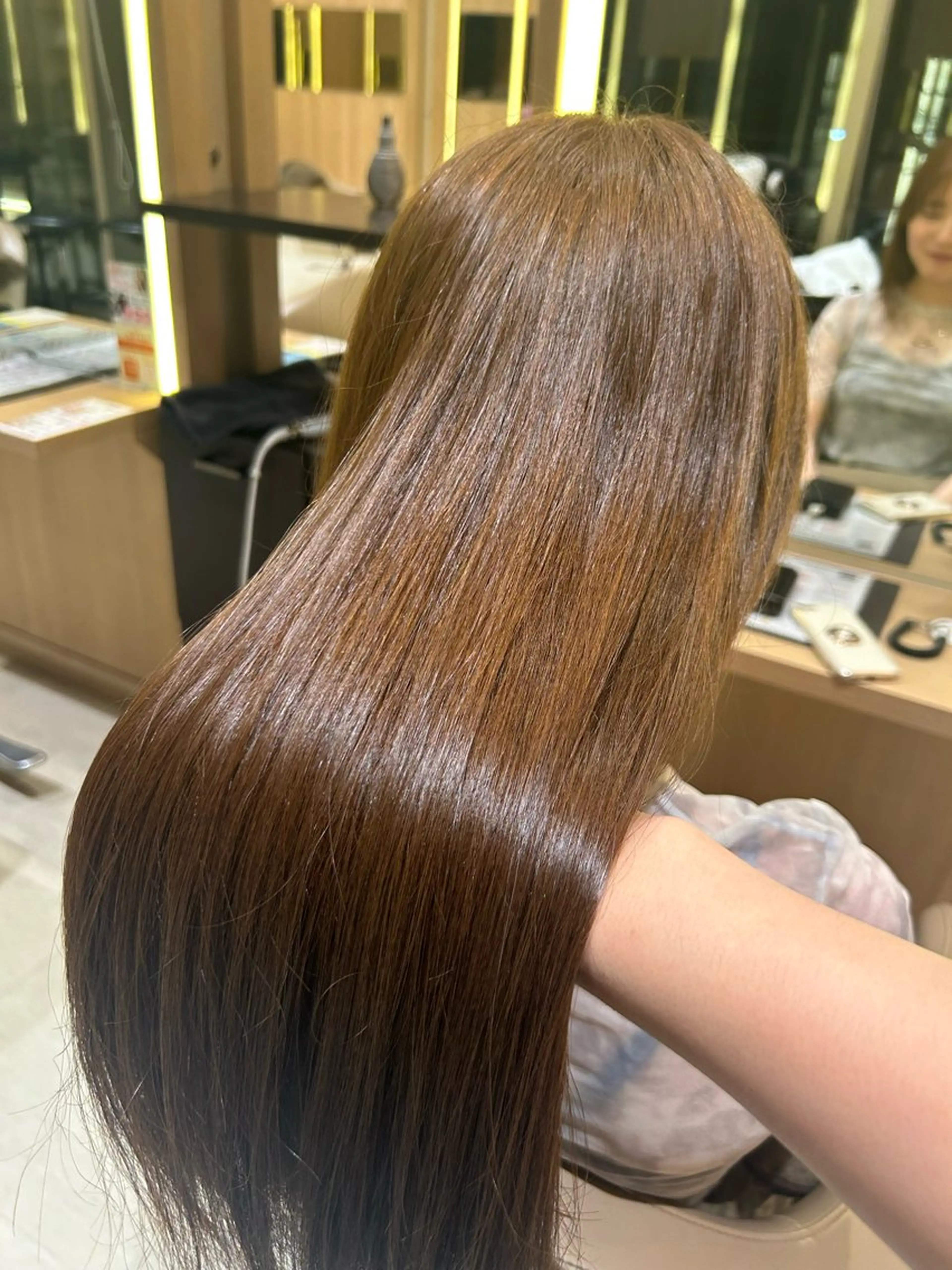 ロング UNIXマークイズみなとみらい所属・上杉 茉広のヘアスタイル