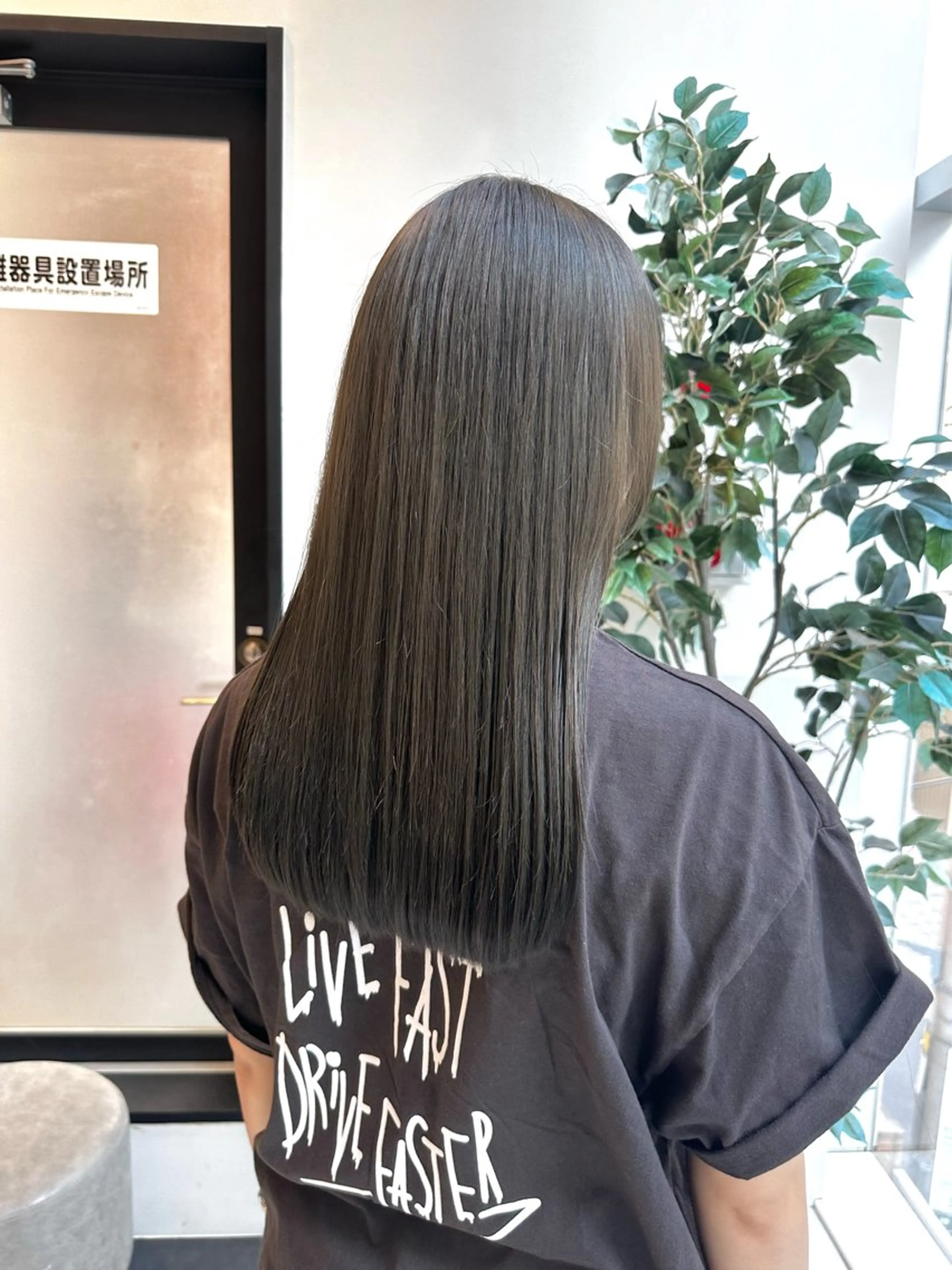 ロング カラー ブリーチ グレージュ ブリーチなしカラー オリーブグレージュ オリーブグレー カット ヘアカラー トリートメント LUMO所属・矢野 晃平のヘアスタイル