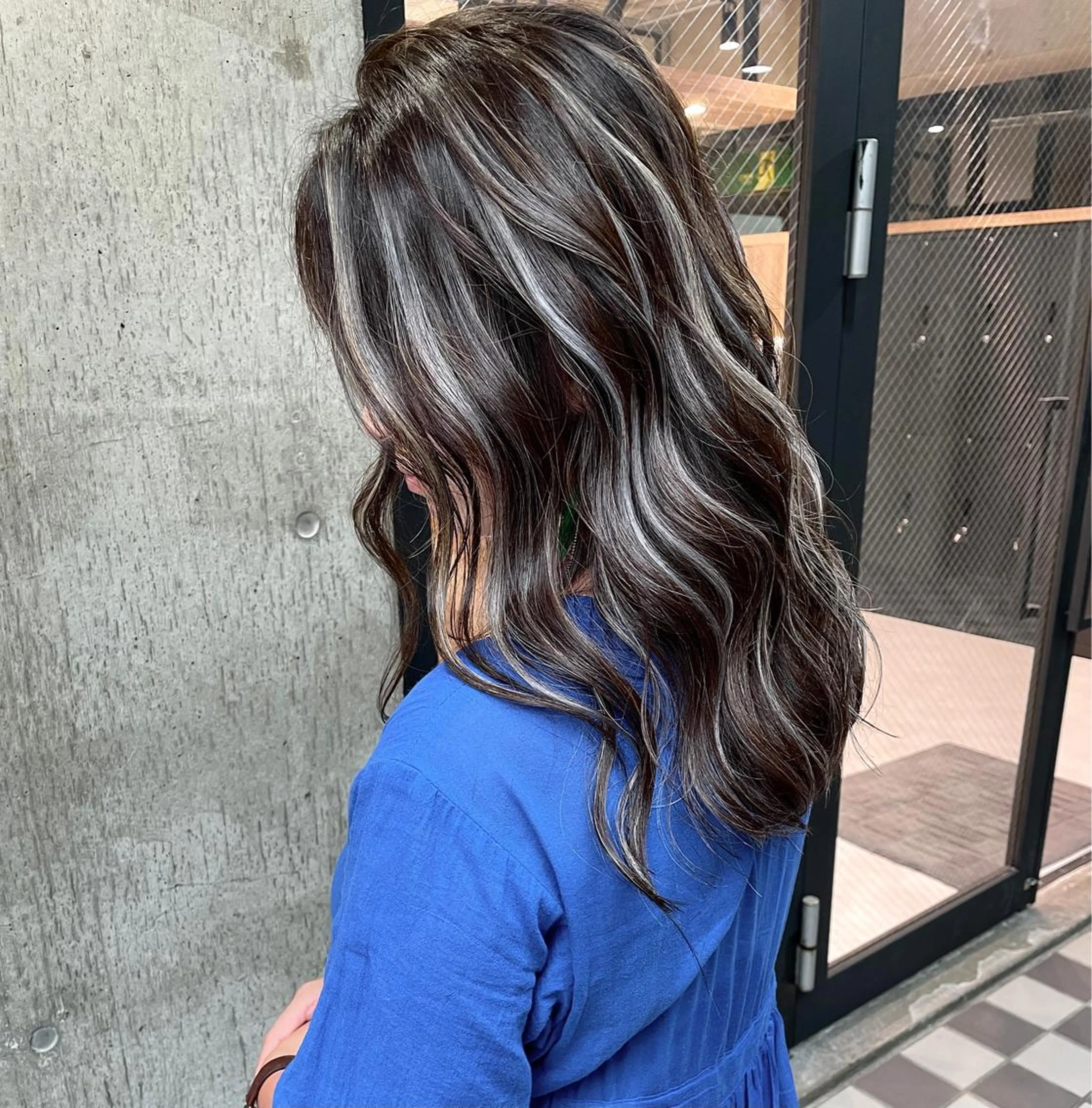 セミロング カラー グレージュ ハイライトカラー メッシュ ボブ 外国人風カラー SALOWIN  原宿ash所属・タナカ タクヤのヘアスタイル