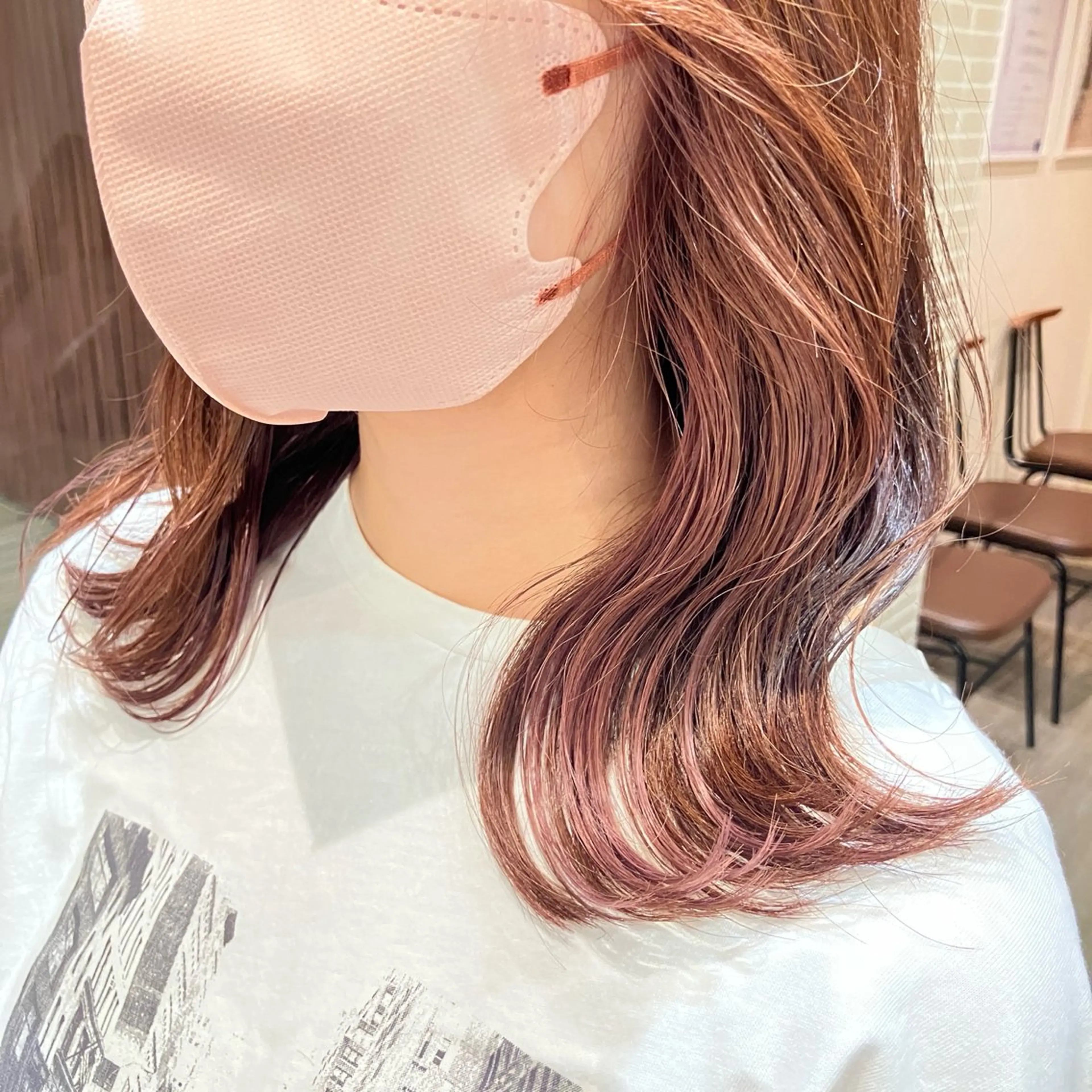 セミロング カラー レイヤー/ブリ ーチ/ 岡本美優のヘアスタイル