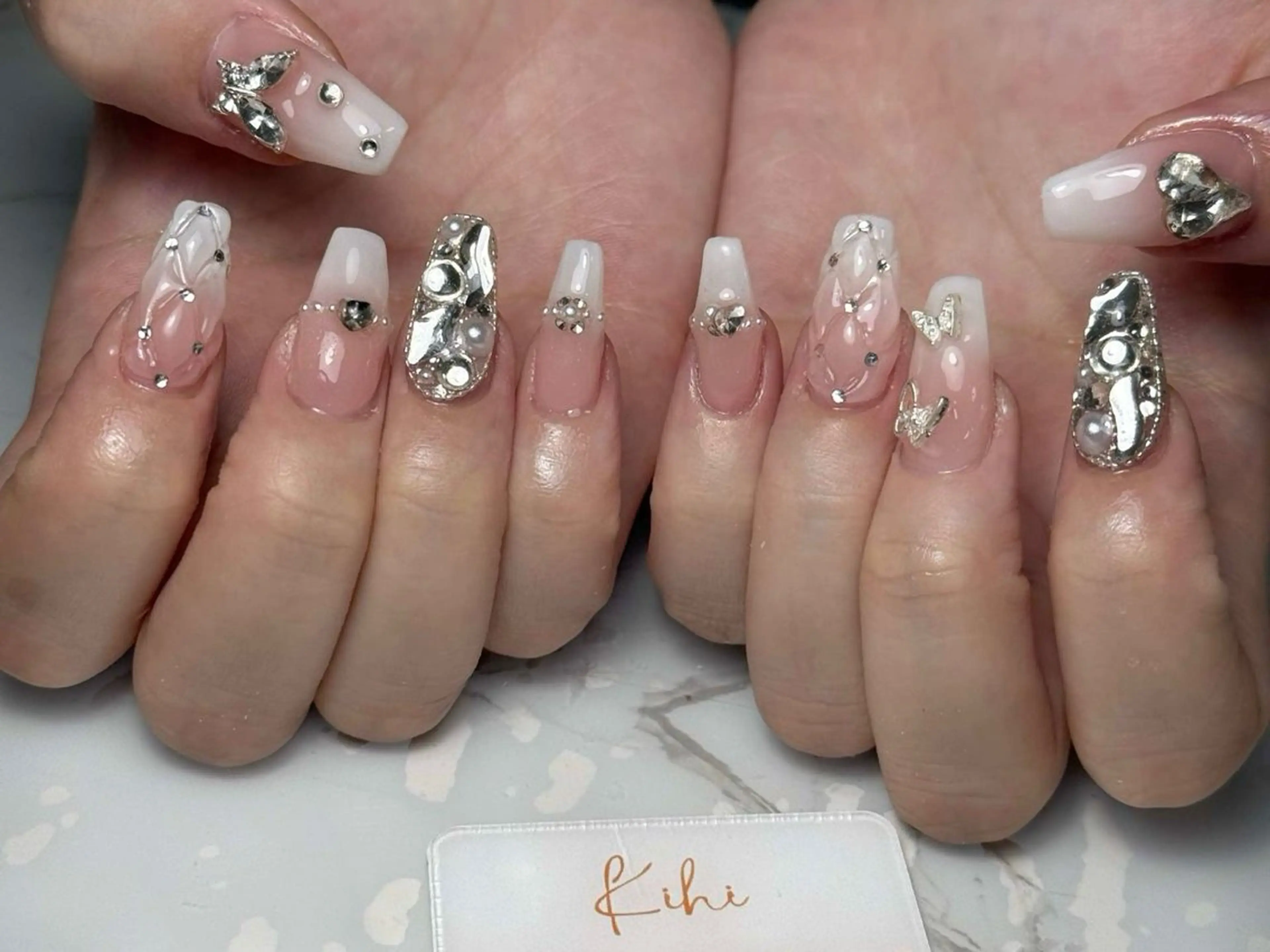 ネイル アートネイル フレンチネイル ジェルネイル グラデーション 韓国ネイル ハンドネイル 💕鈴木ユリ パラジェル/オフ無料のネイルデザイン