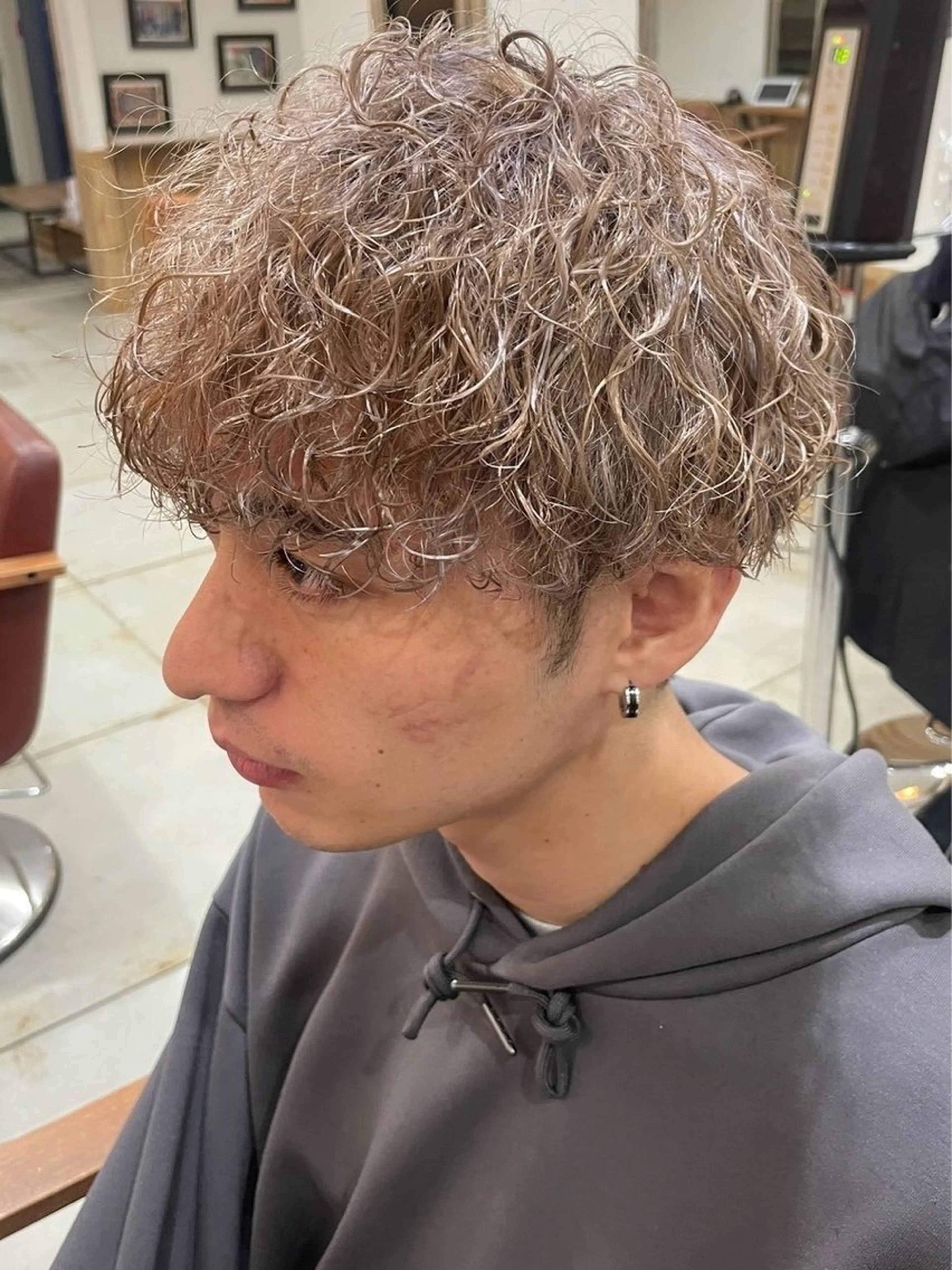 ミディアム メンズ Wカラーレイヤーカ ット⚡️CHIAKIのヘアスタイル