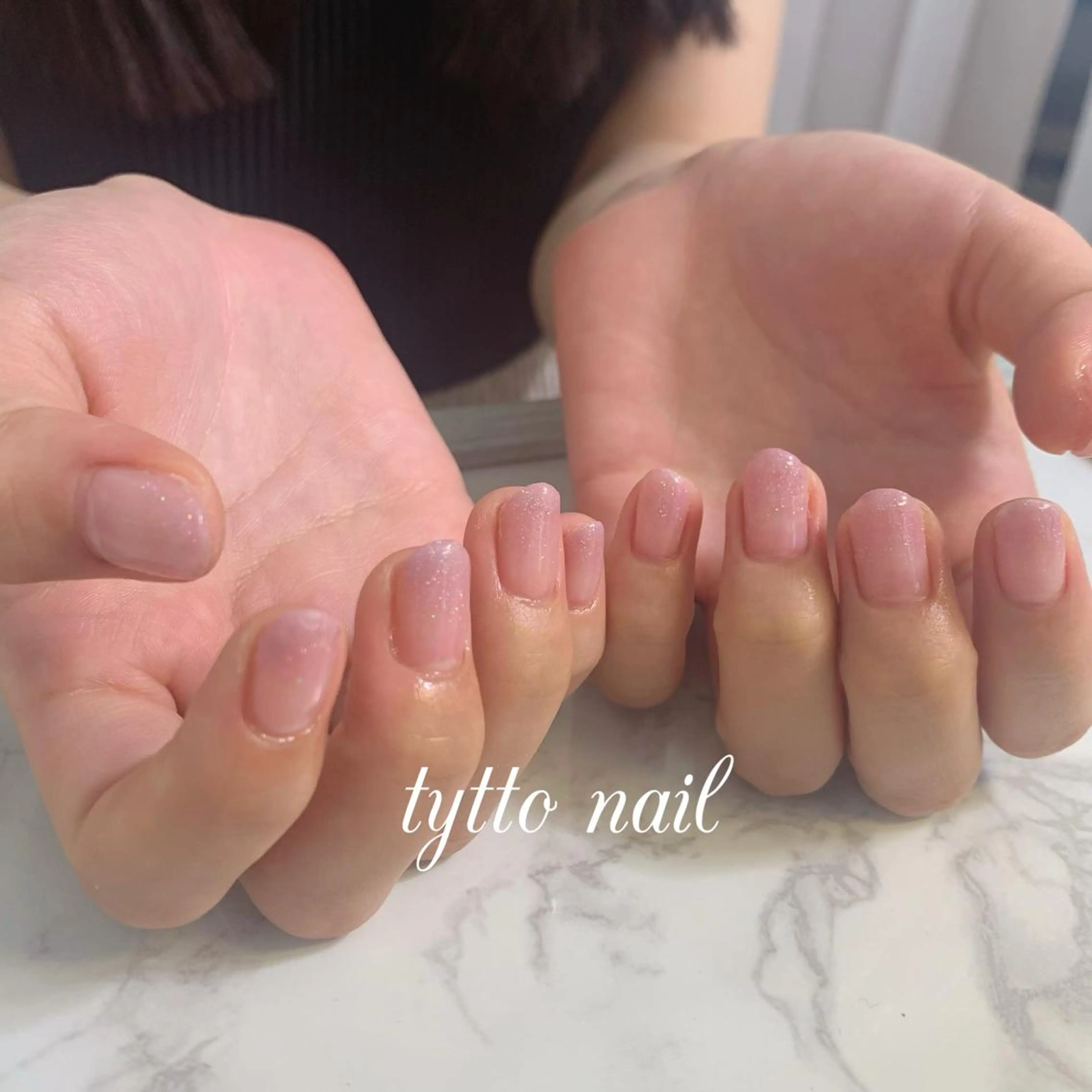 ネイル グラデーション ラメ(グリッター) ラメグラデーション オフィスネイル シンプルネイル ハンドネイル tytto nail ❤︎‪‪eri‪‪のネイルデザイン