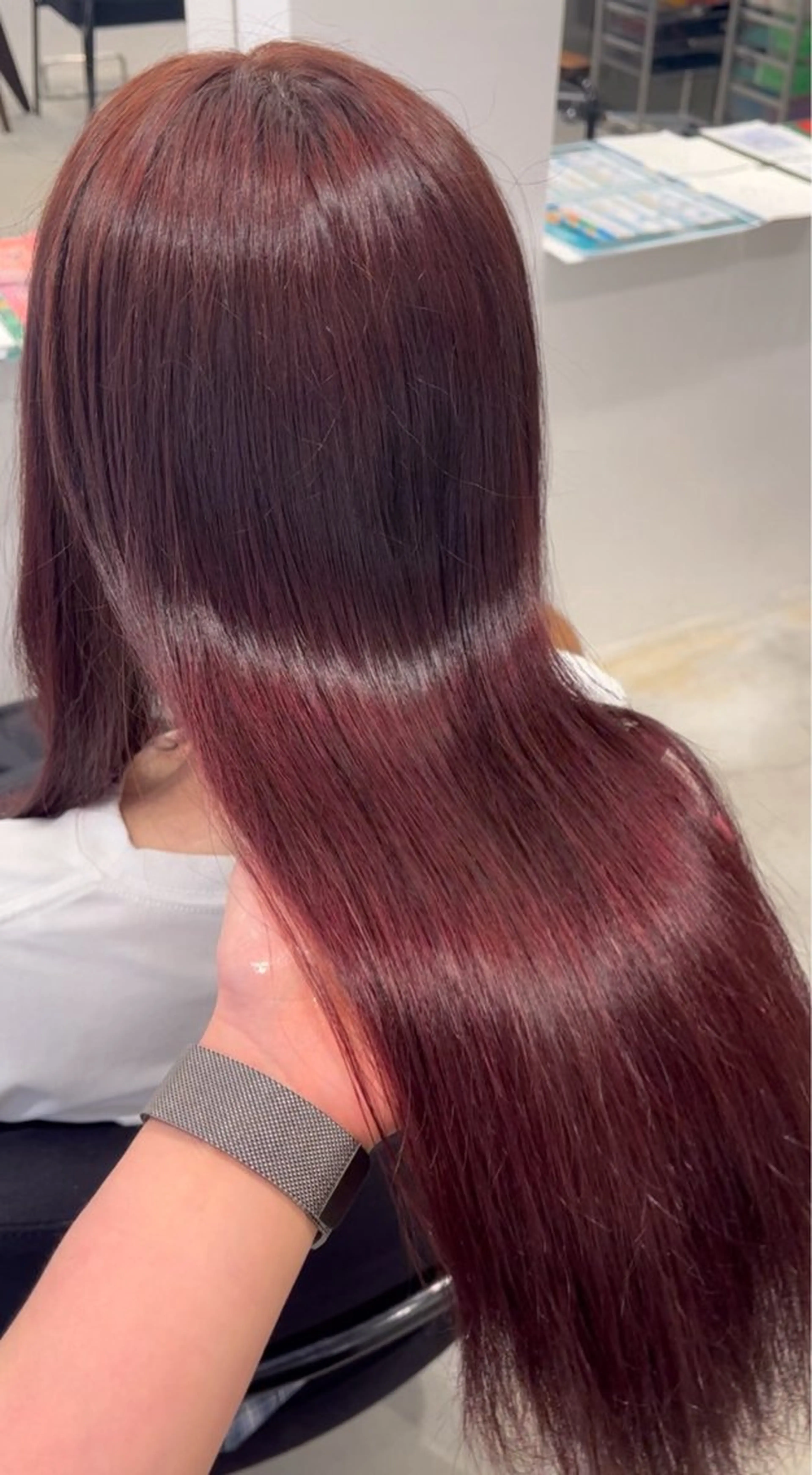 ロング ピンクブラウン 羽鳥 菜々子のヘアスタイル