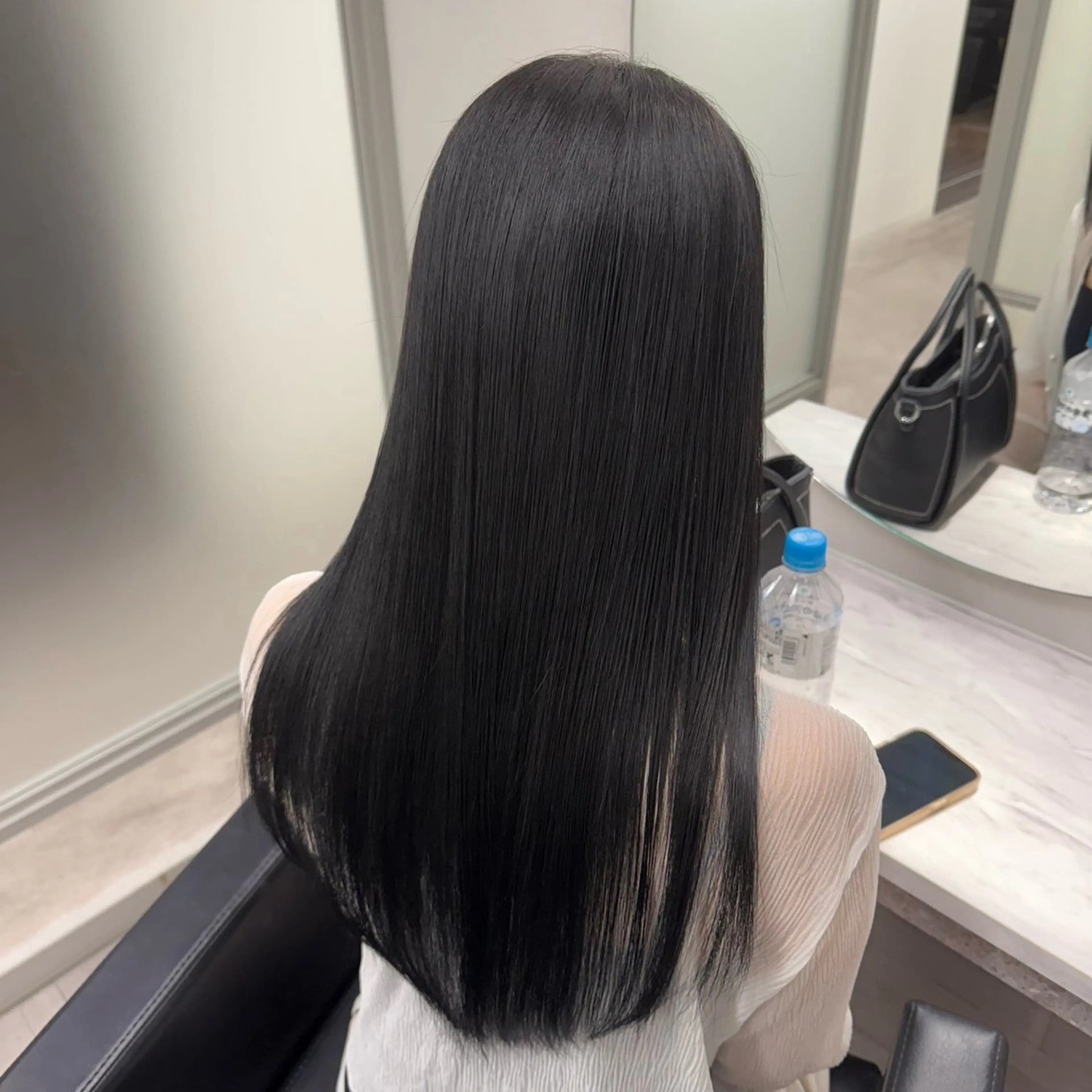 ミディアム カラー 黒髪 ブリーチ ブルーカラー ブルーブラック ダークグレー ヘアカラー トリートメント ハイトーン/ 髪質改善/上質艶髪のヘアスタイル