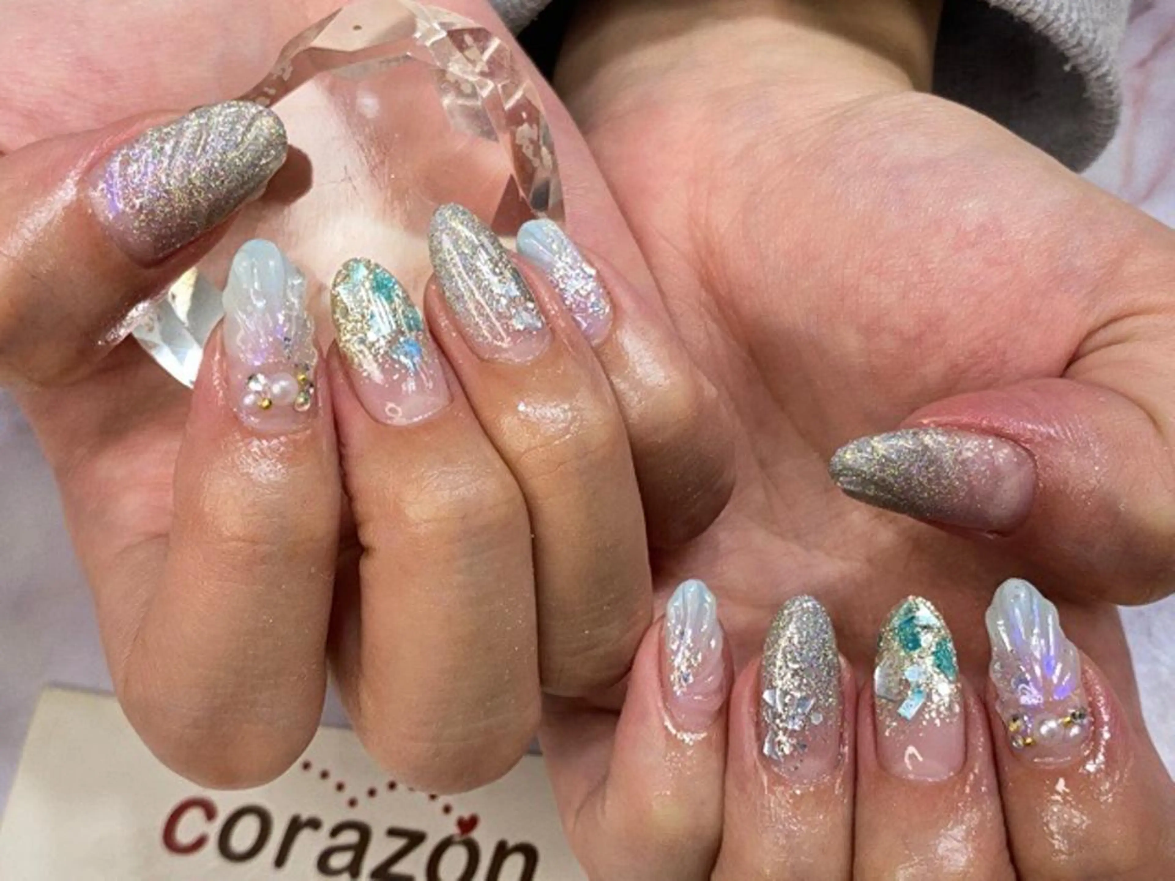 ネイル オーロラネイル シルバー ストーンネイル corazon所属・ネイリスト aicoのネイルデザイン