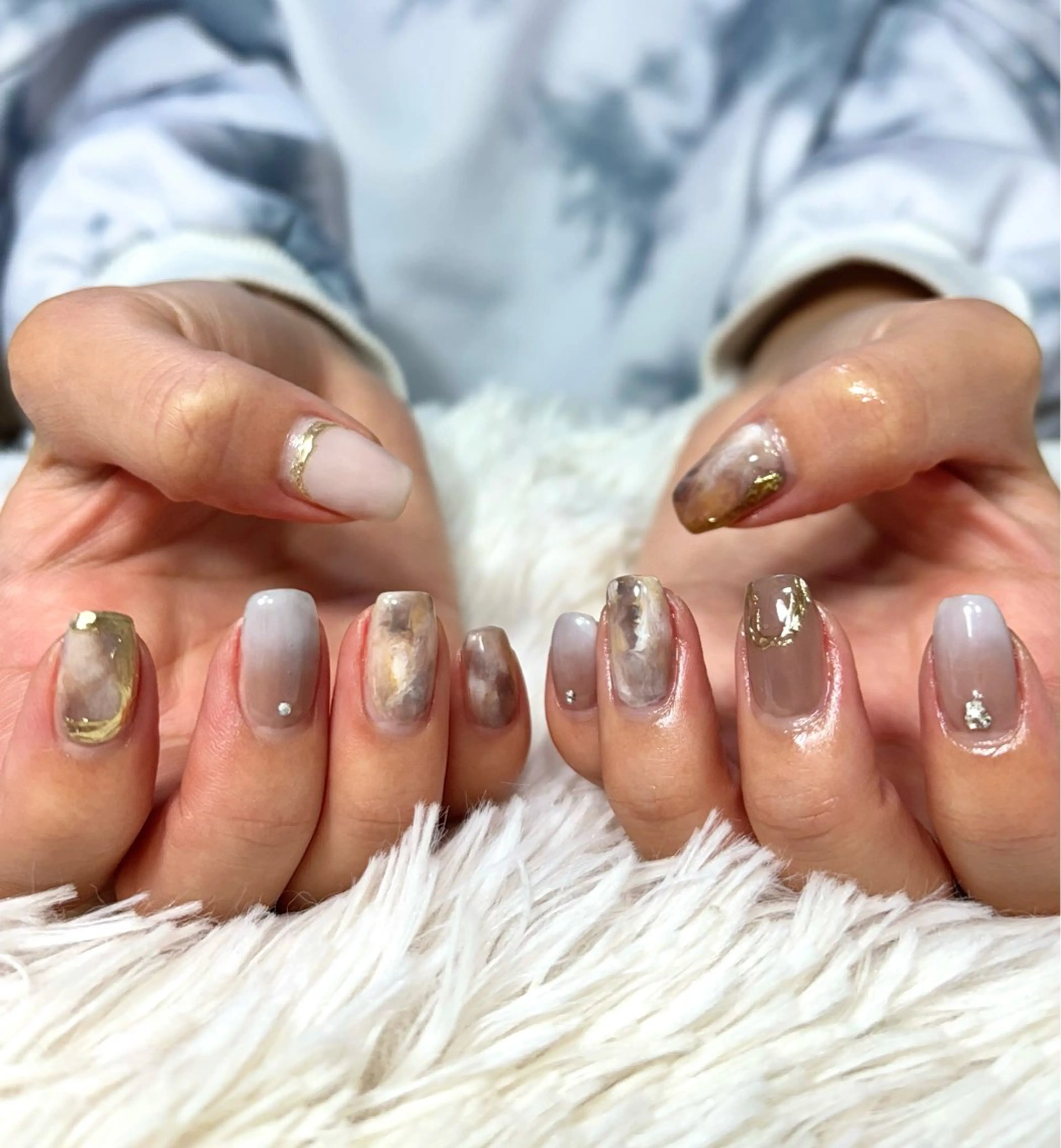 ネイル ブラウン グラデーション 大理石ネイル(マーブル) ニュアンスネイル 冬ネイル ハンドネイル LUANA n'sのネイルデザイン