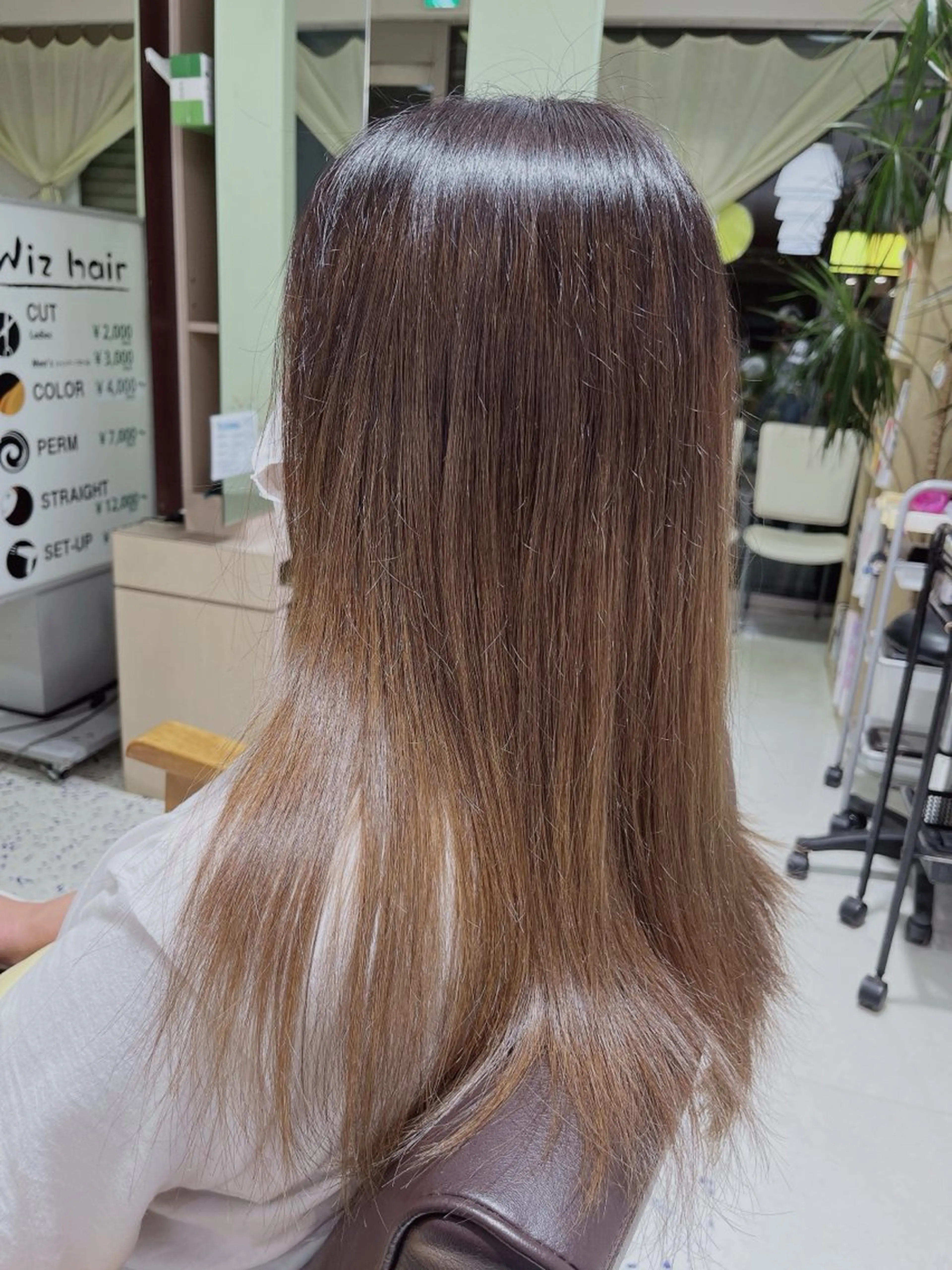 カラー ブリーチ グラデーションカラー ブリーチなしカラー ヘアカラー Wiz hair所属・大西 拳誠のヘアスタイル