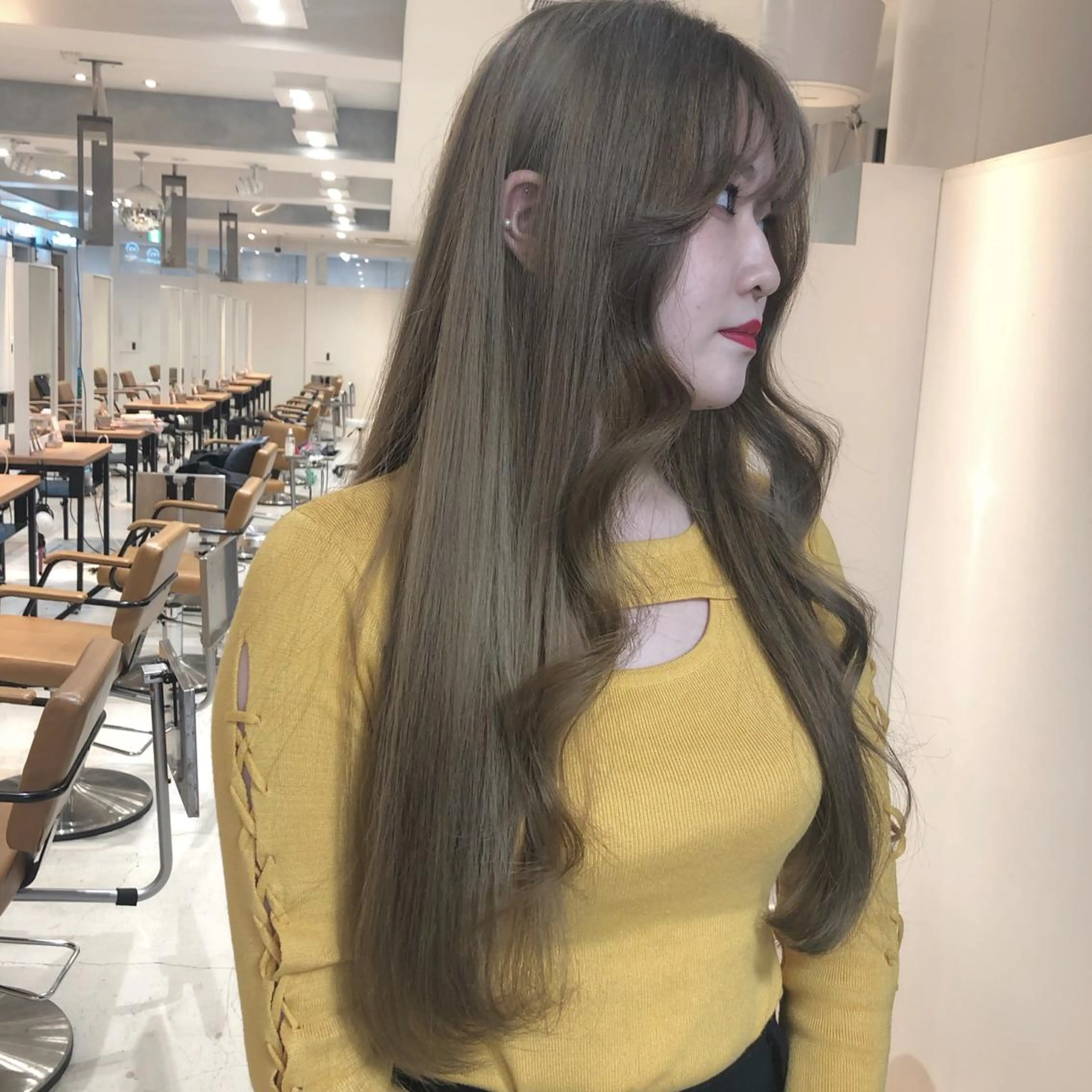 ロング カラー ブロンド ORIKA 美容室のヘアスタイル