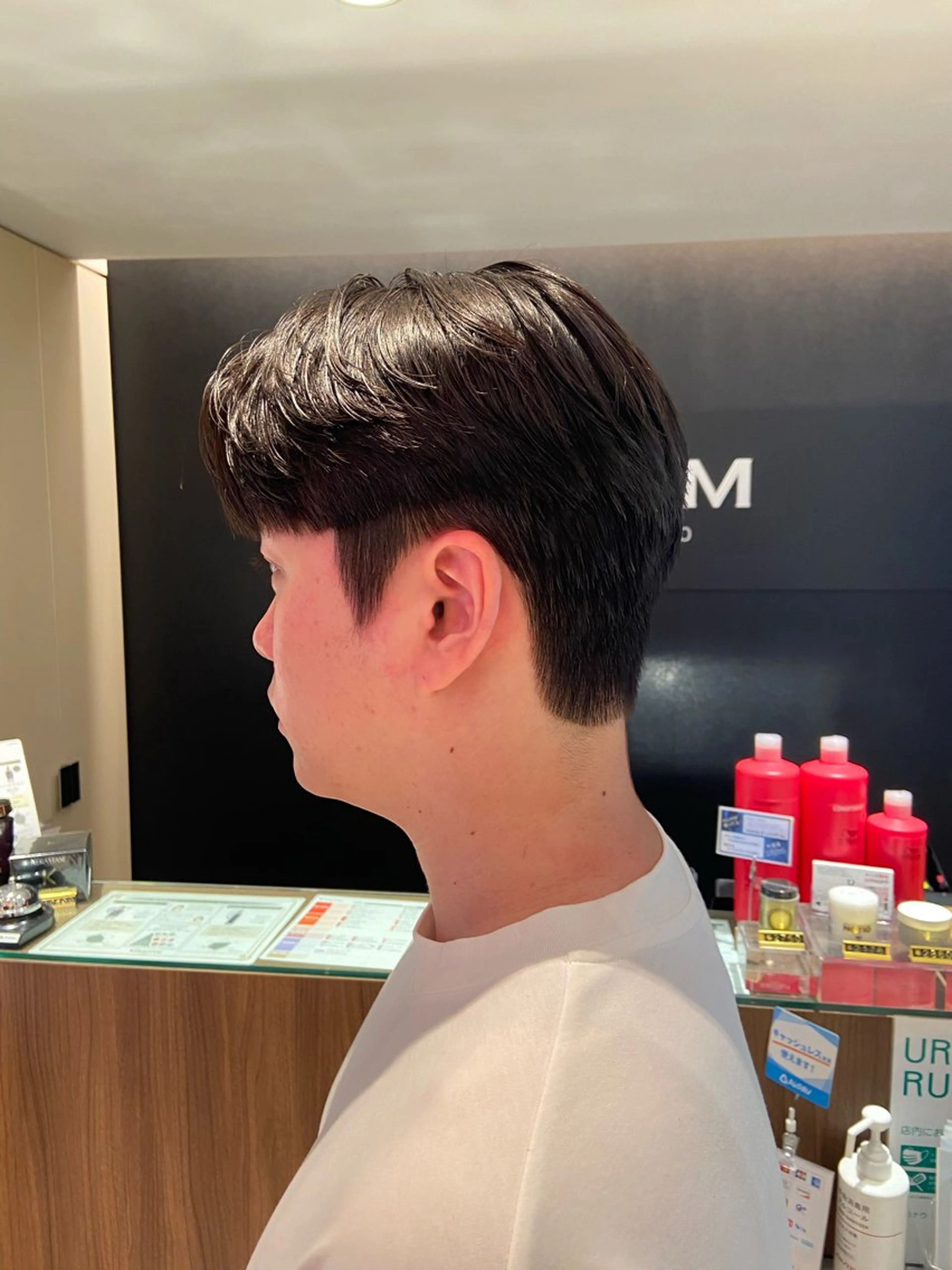 ショート パーマ メンズ センターパート コンマヘア ダウンパーマ カルマパーマ メンズ韓国風 YUKI🇰🇷 カルマ／ダウンパーマのヘアスタイル