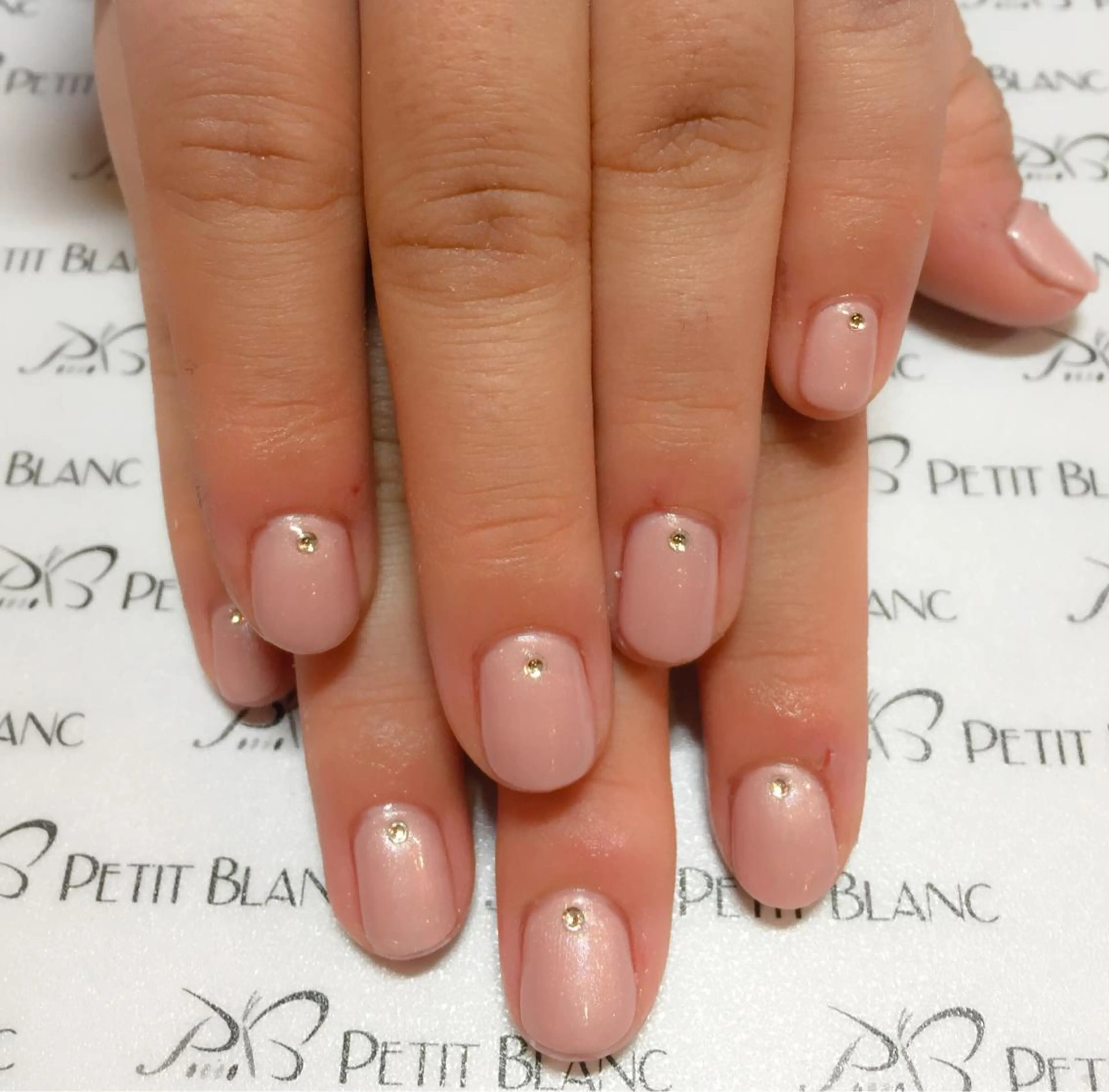 ネイル ワンカラーネイル ストーンネイル PetitBlanc KAZUKIのネイルデザイン