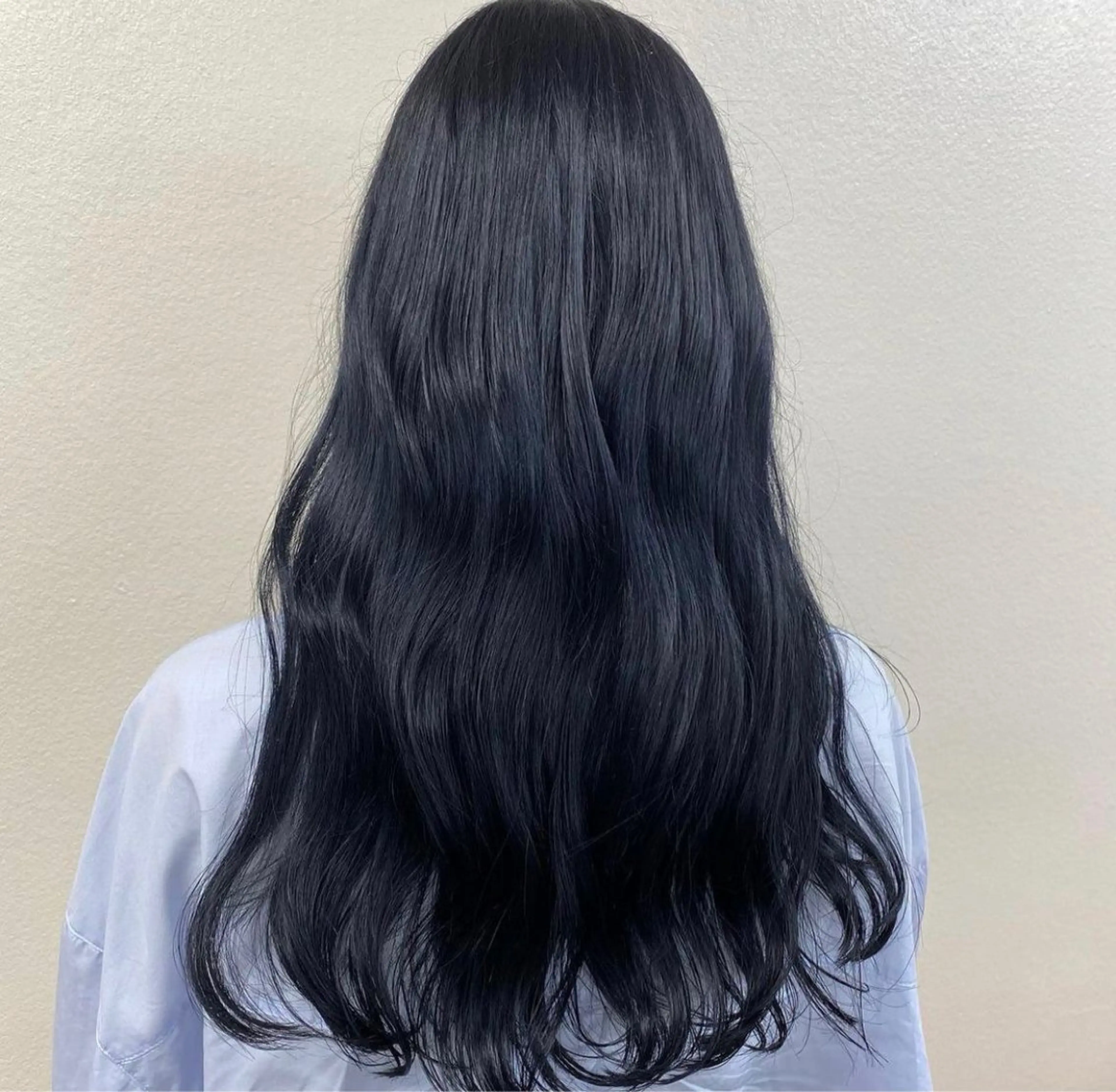 ロング カラー 黒髪 ブルーカラー ブルーブラック 透明感カラー レイヤー/グレージュ 赤み消し/コウスケのヘアスタイル