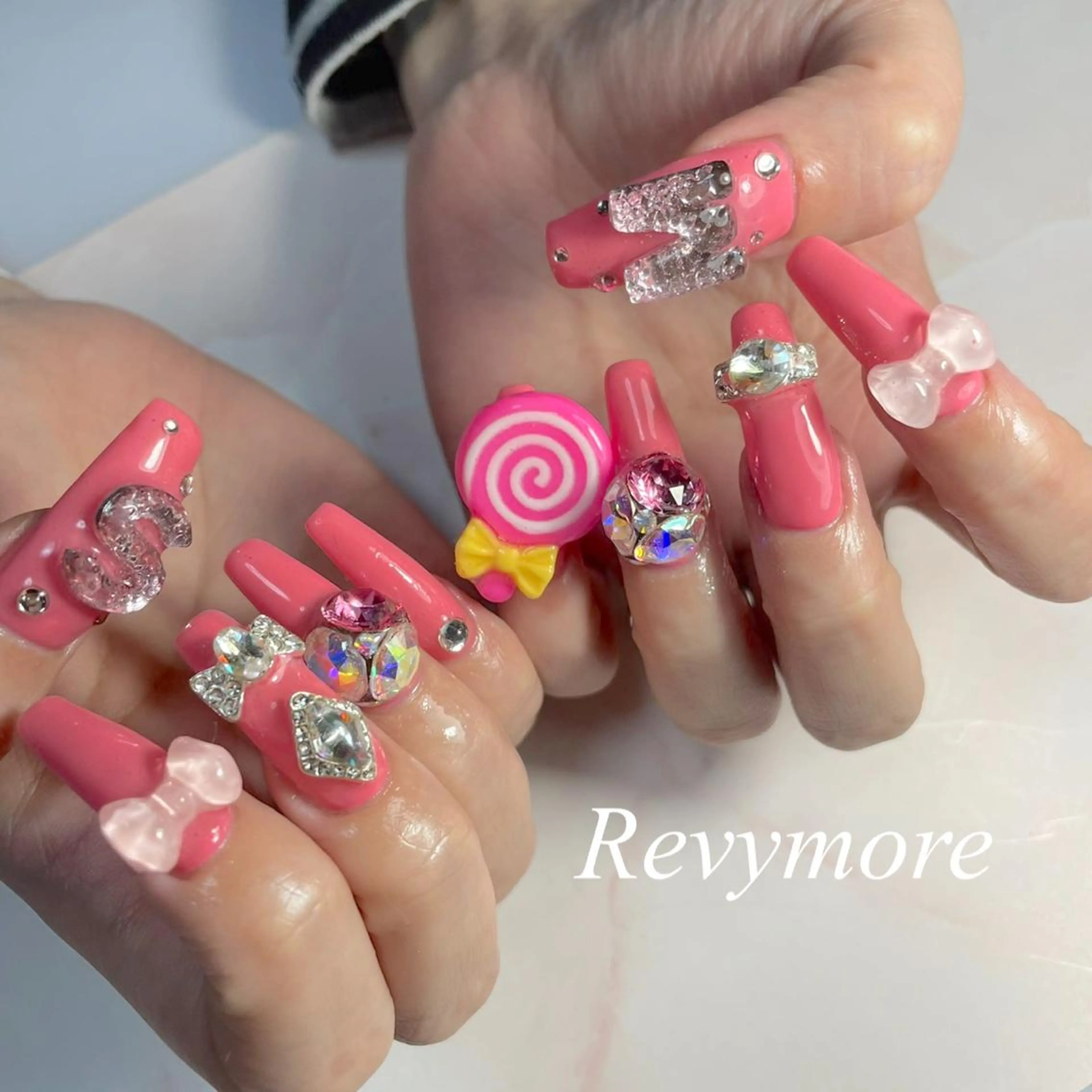 セミロング ネイル オーロラネイル ジェルネイル グラデーション ラメ(グリッター) ラメグラデーション nail salon Revymore所属・nail salon Revymoreのネイルデザイン