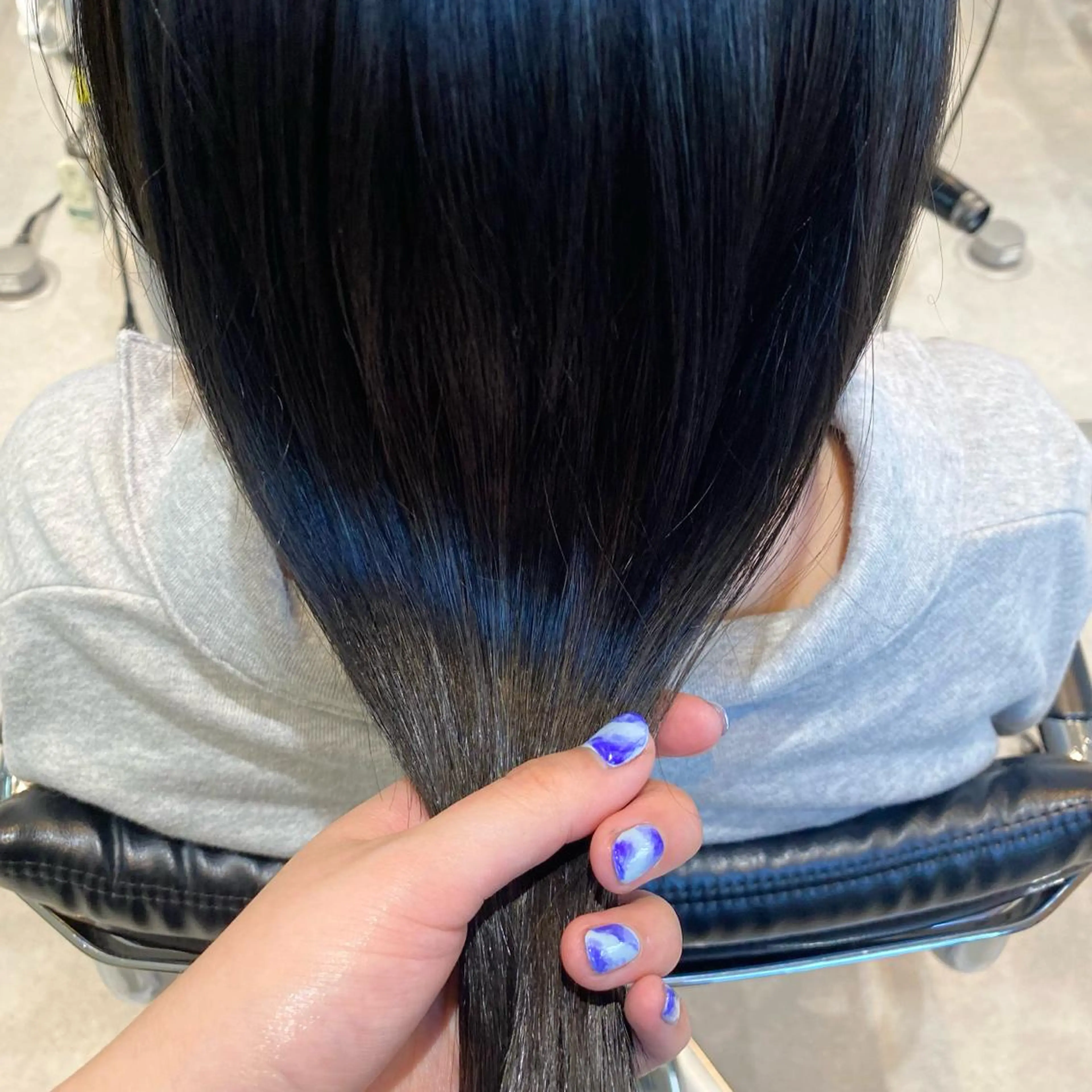 ミディアム カラー 黒髪 ブルーカラー ブルーブラック トリートメント hair S.coeur emu所属・黒木 日那のヘアスタイル