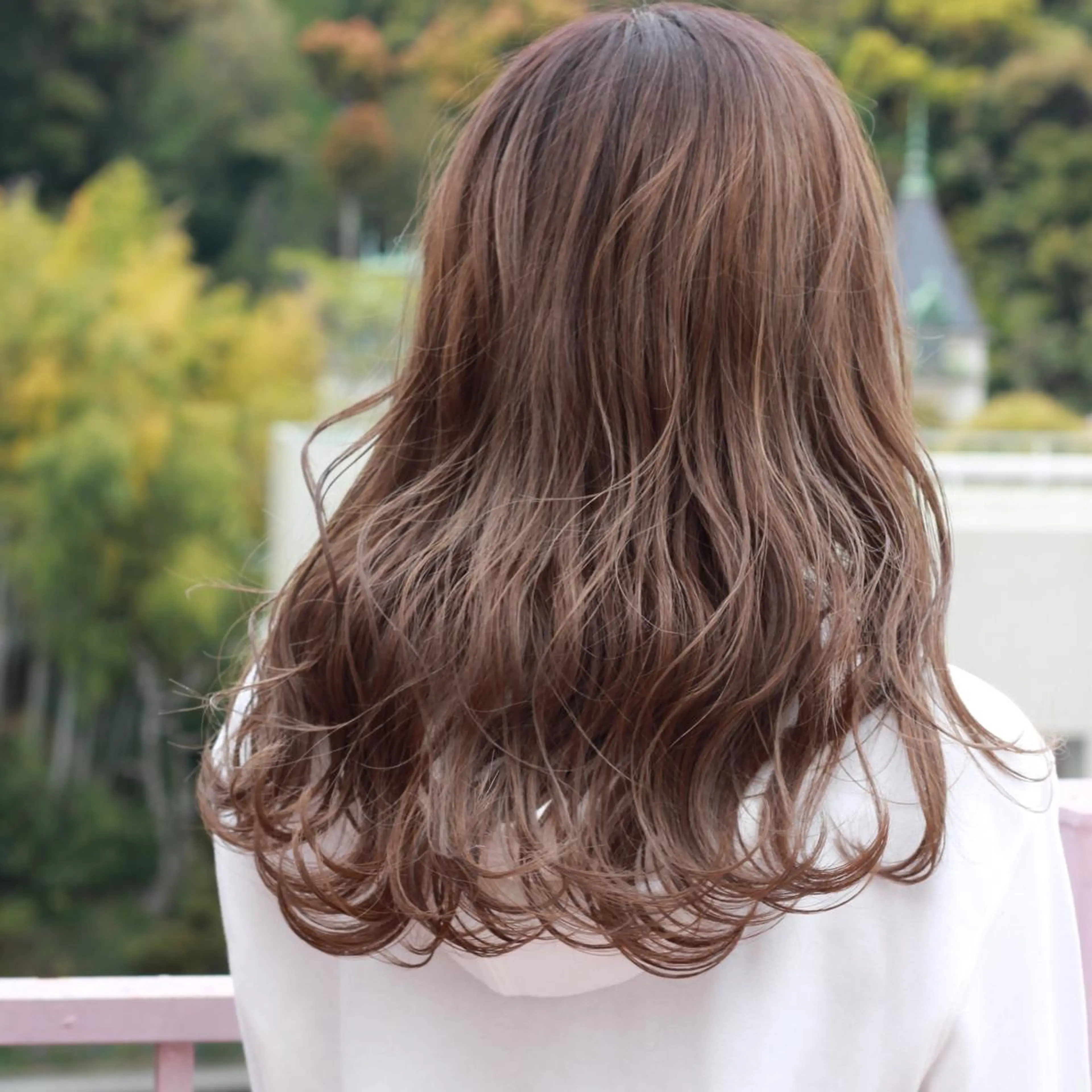 ロング カラー アッシュ ハイライトカラー シルバー シルバーアッシュ ハイライト ヘアカラー Viage （ビアージュ）のヘアスタイル