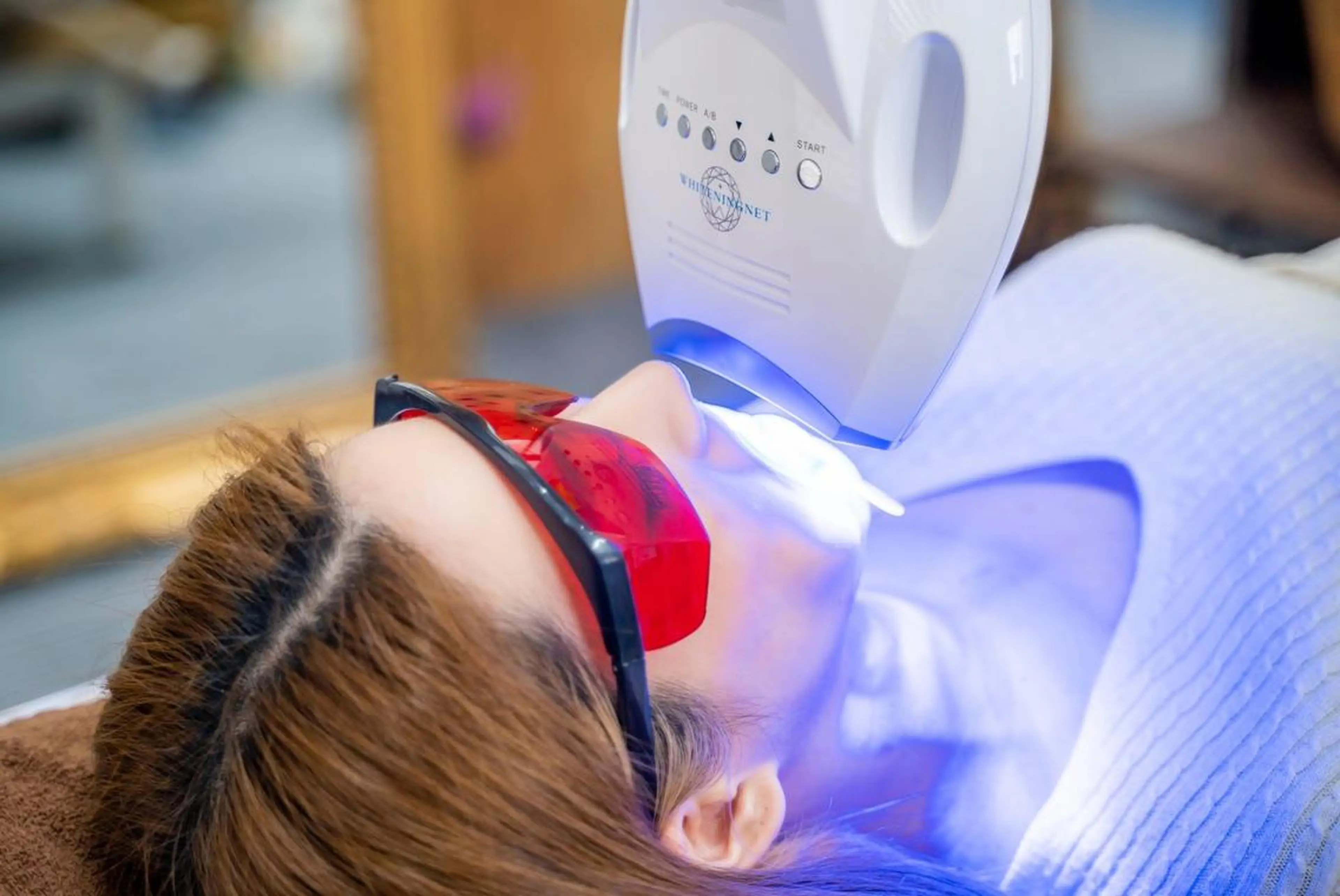 【手軽で綺麗な歯に☆】セルフホワイトニング　回数券6回　30分￥20,000→￥15,000(￥2,500/回）の写真