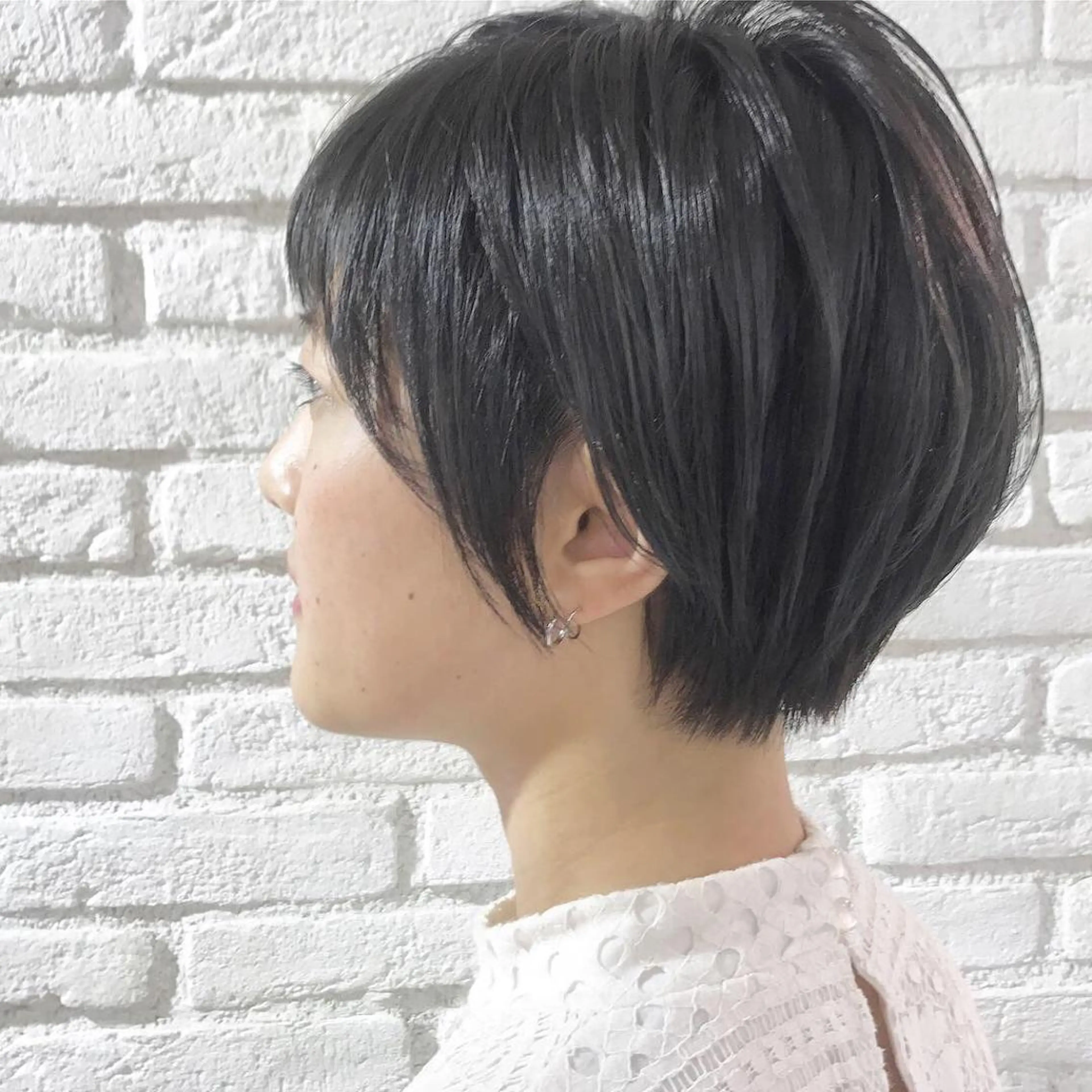 ショート カラー 顔周りカット 伊 杏のヘアスタイル