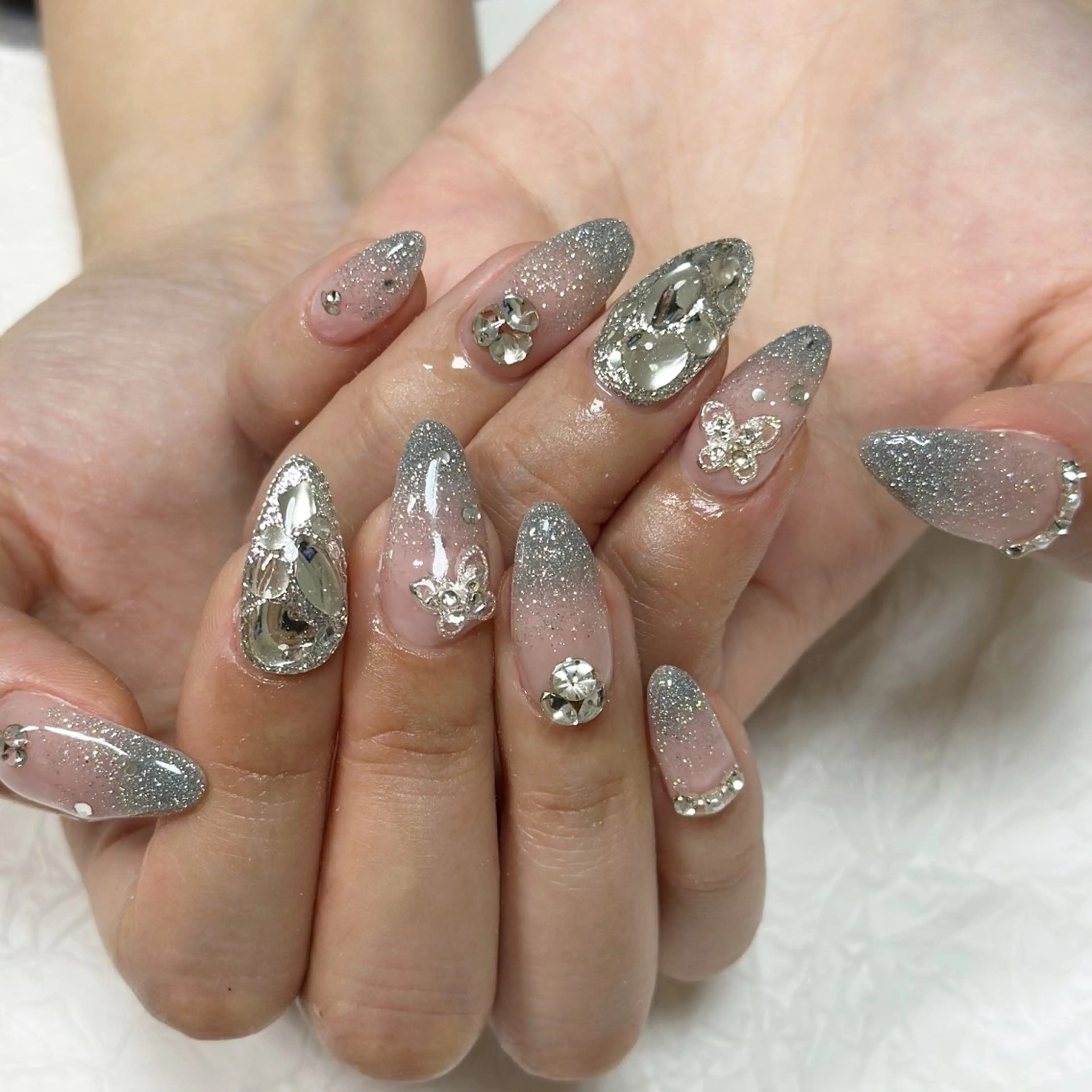 ネイル グラデーション キラキラネイル ラメ(グリッター) ラメグラデーション ストーンネイル ♡Nailist yui♡のネイルデザイン