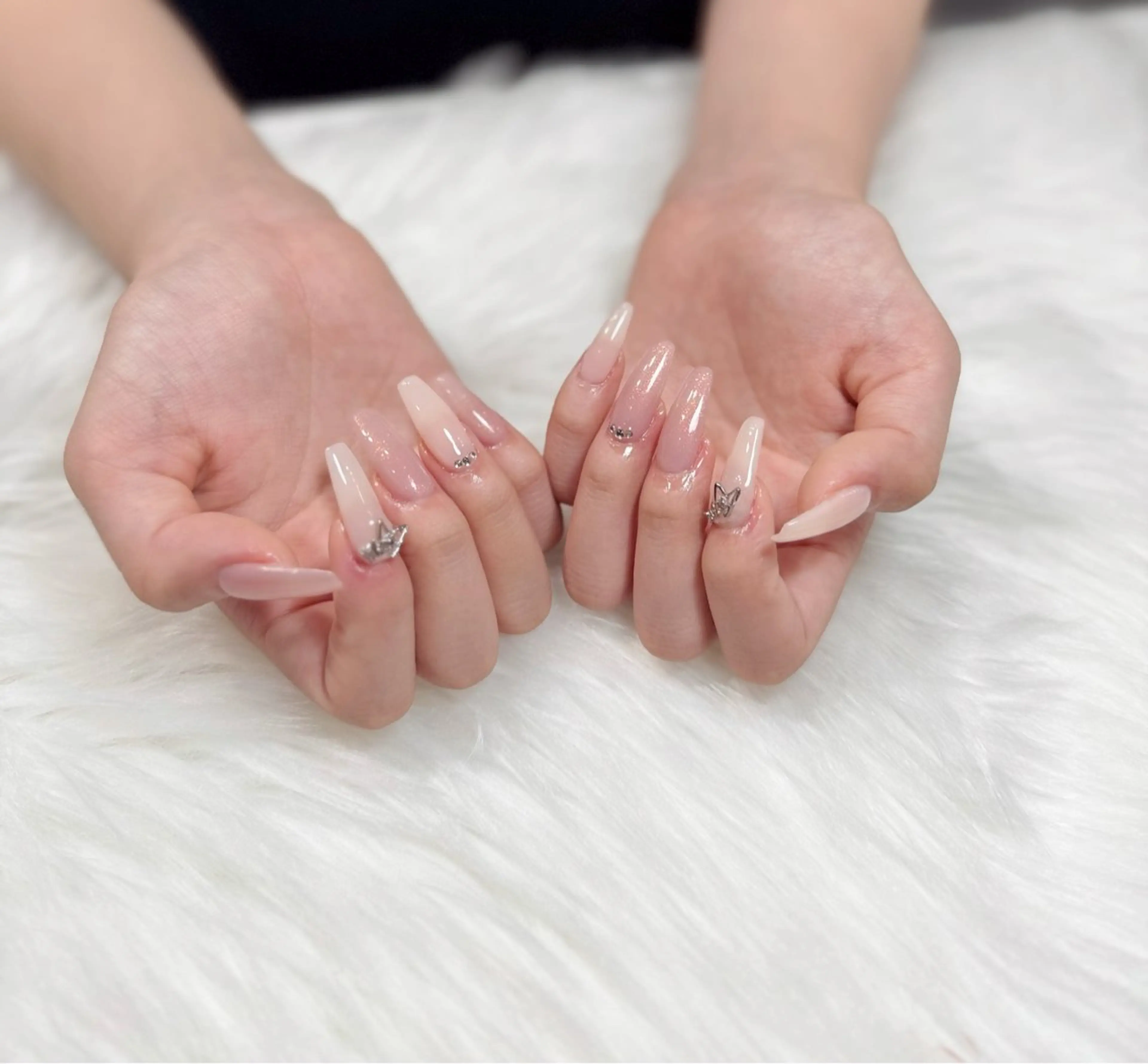 ネイル オーロラネイル チークネイル フットネイル フレンチネイル ジェルネイル ハンドネイル Nichi Nailsのネイルデザイン