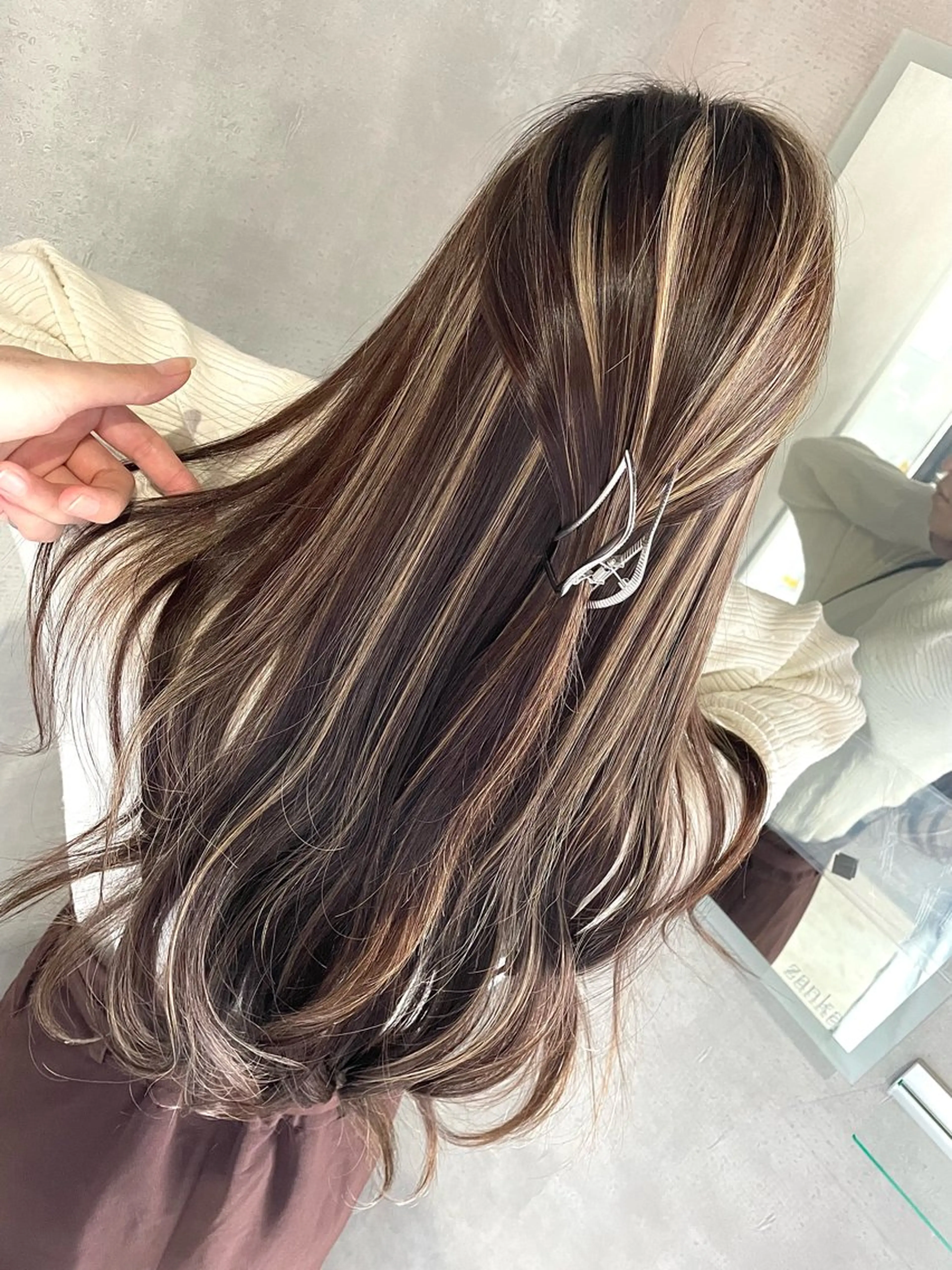 🩶🖤ハイライトカラー＋トリートメントの写真