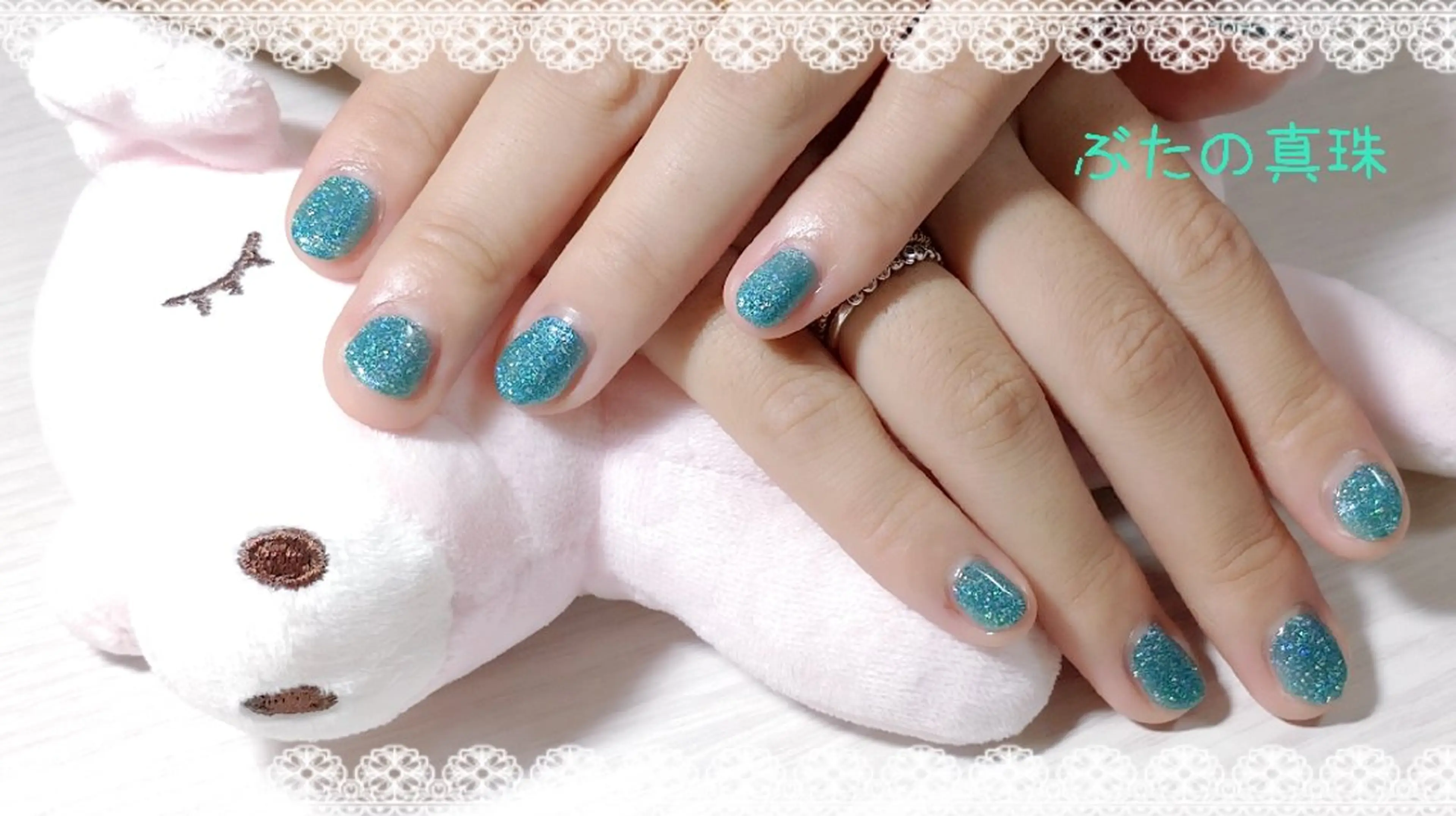 ネイル グリーン キラキラネイル ワンカラーネイル ハンドネイル 林 珠里のネイルデザイン