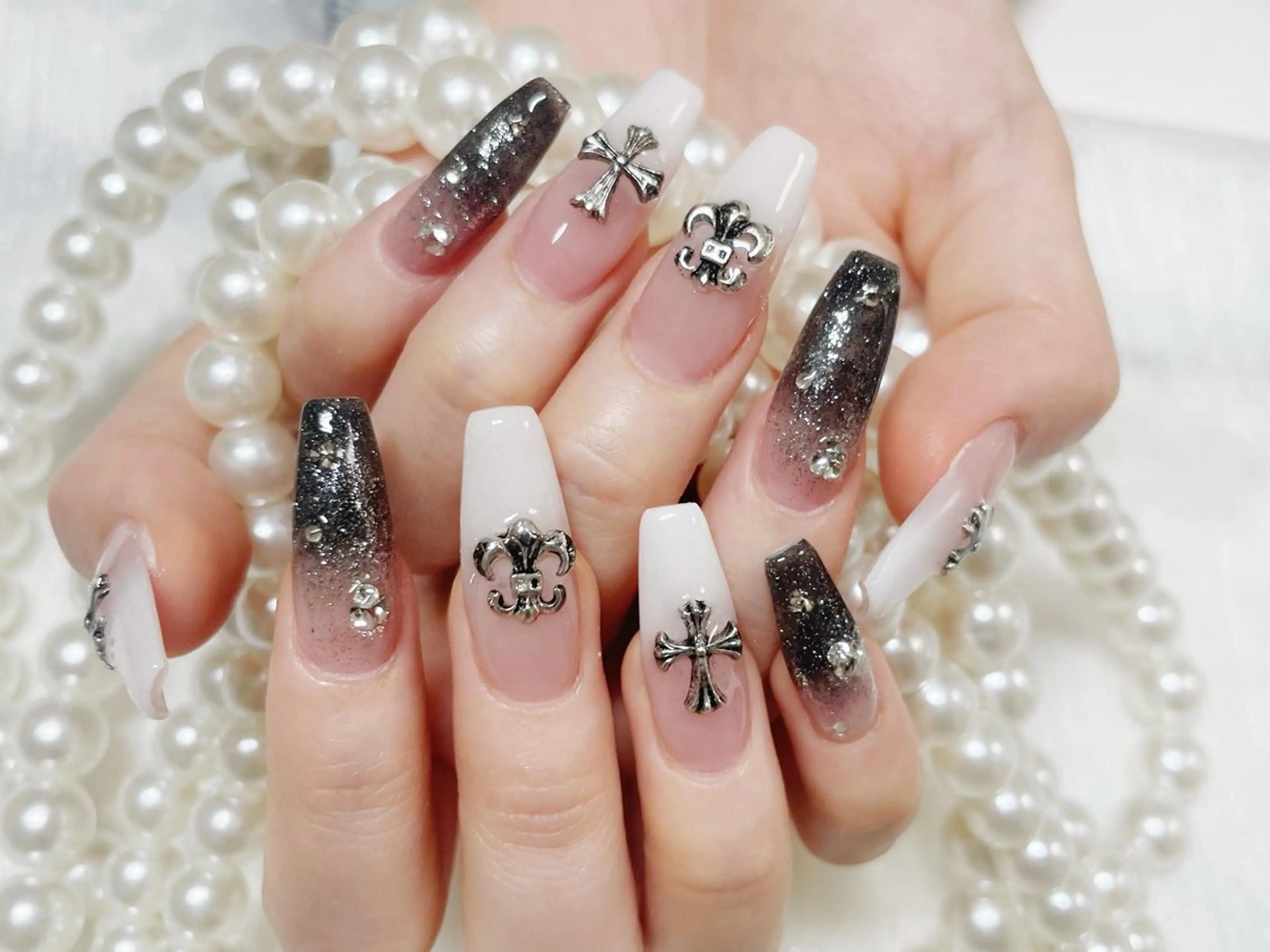 ネイル オーロラネイル 長さ出し フレンチネイル ガーリー キラキラネイル RIn 🎀のネイルデザイン