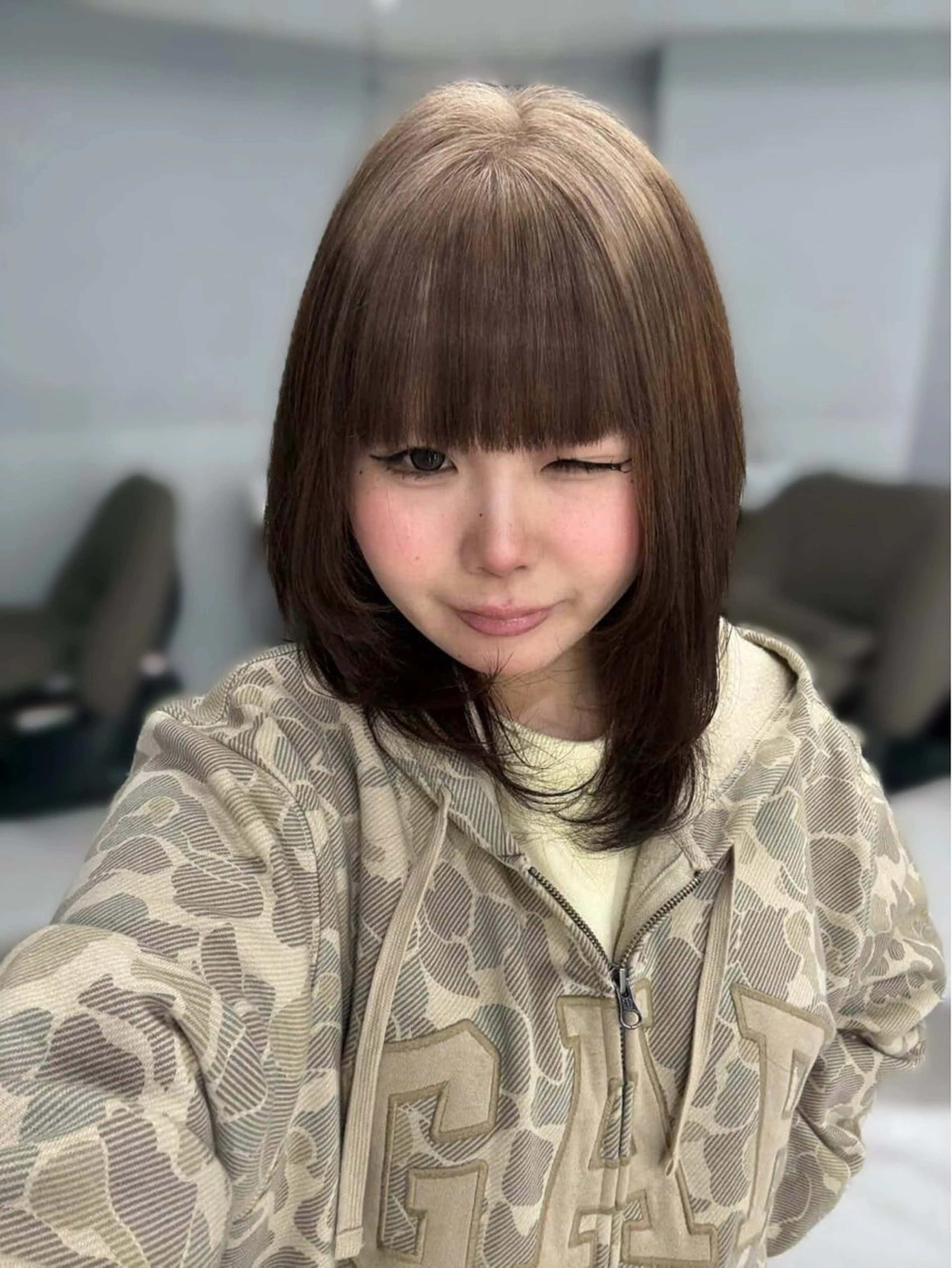 ミディアム 顔周りカット ヘアカラー 艶髪ハイトーン✖️ デザインシュンペイのヘアスタイル