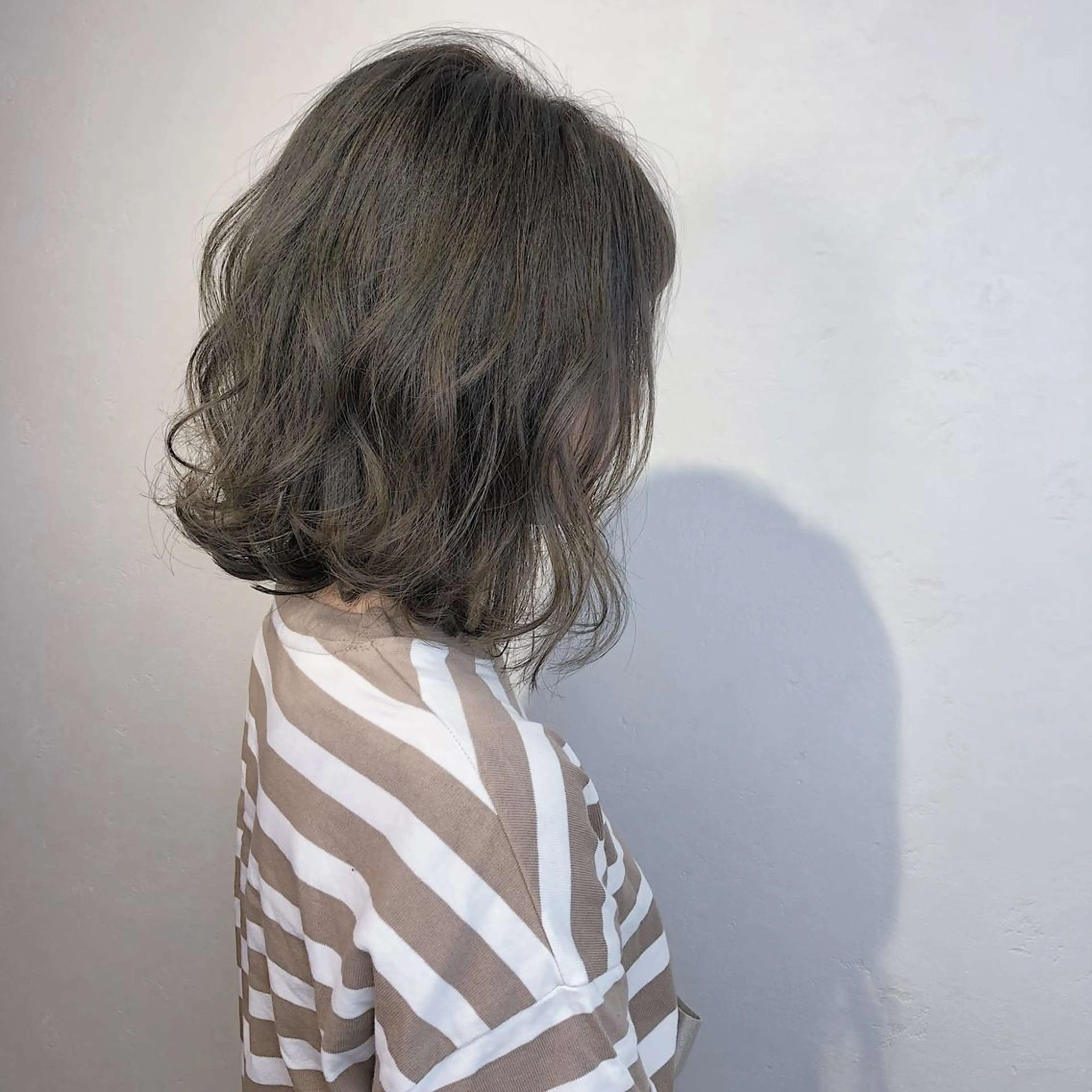 ミディアム カラー _WHITE 天王寺のヘアスタイル