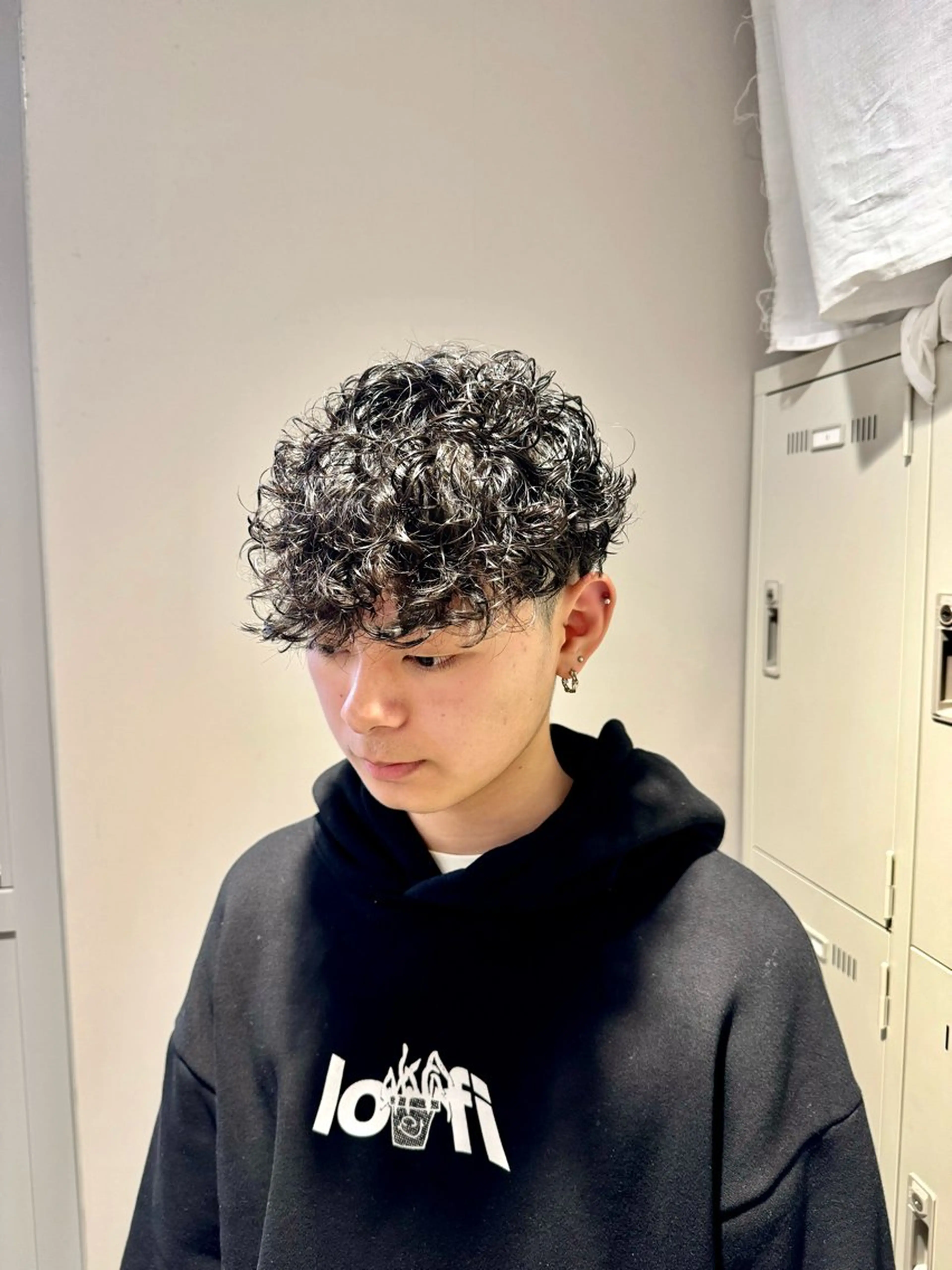 ショート パーマ ヘアアレンジ メンズ メンズパーマ スペインカール カット パーマ トリートメント ヘッドスパ ヘアセット 顔まわりカット の達人のヘアスタイル