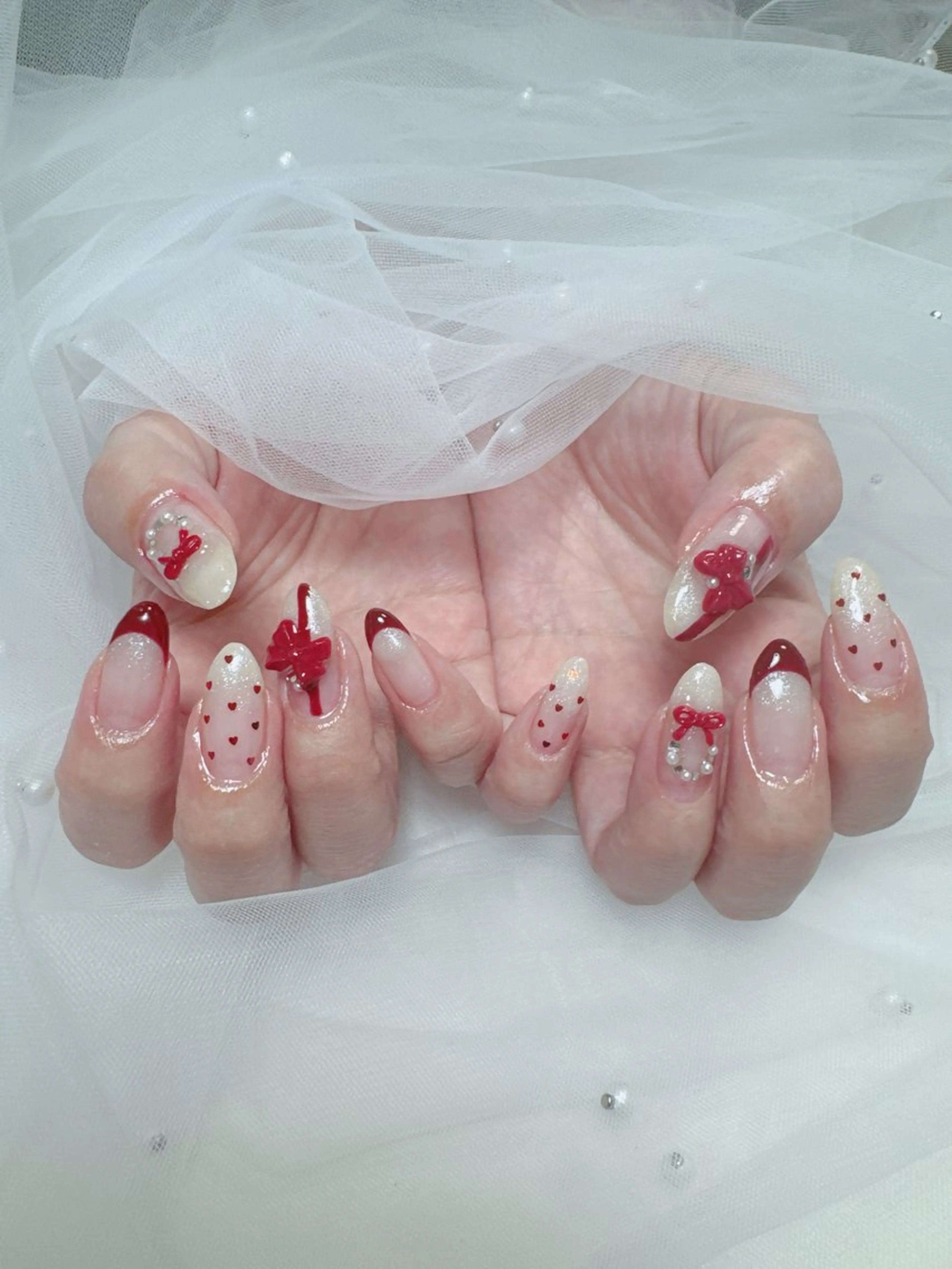 ネイル 成人式 フレンチネイル ジェルネイル ガラスフレンチ ハート ハンドネイル クイーンズネイル銀座所属・Queeens nailのネイルデザイン