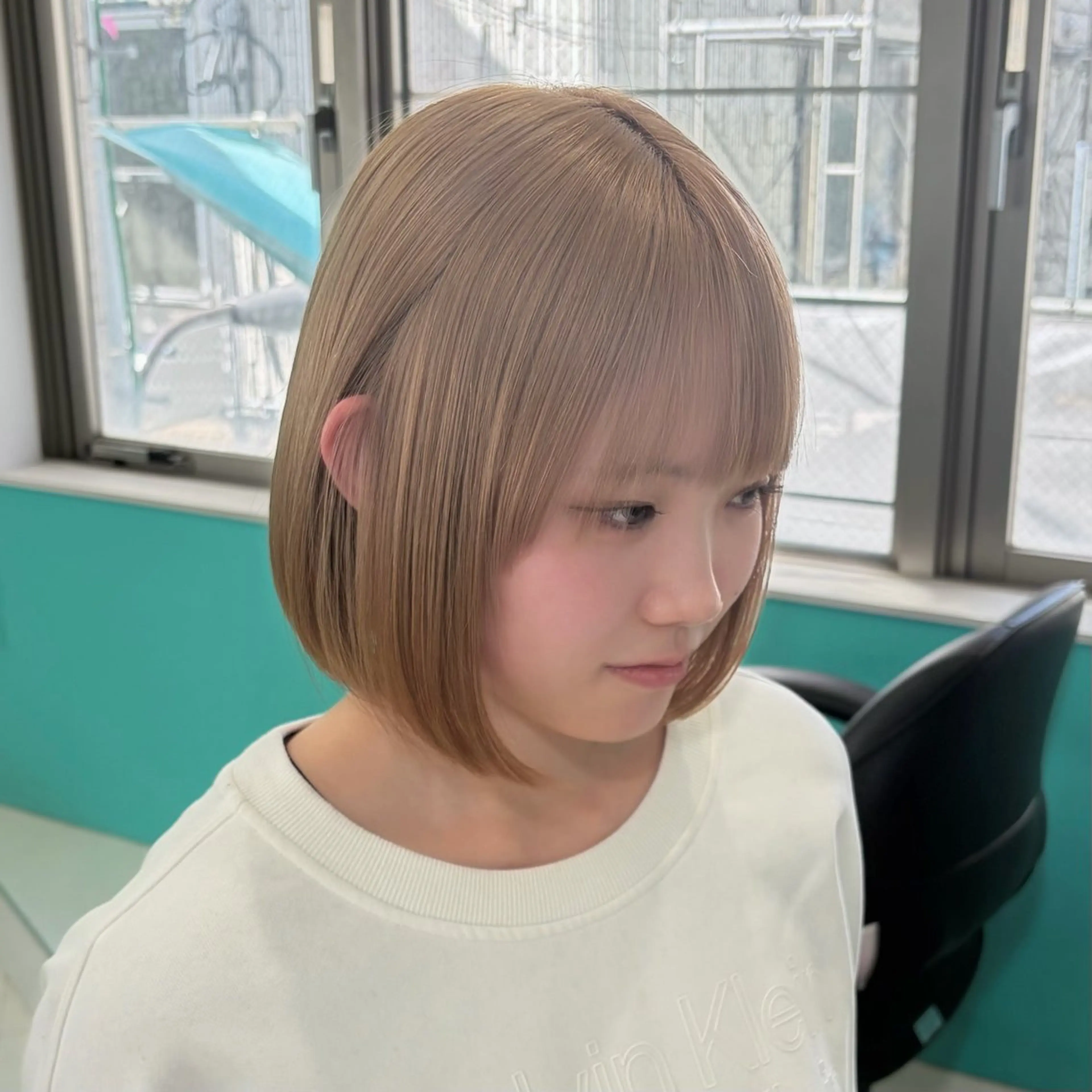 ショート カラー ベージュカラー ミルクティーベージュ カット ヘアカラー トリートメント デザイン/ボブ/ Natsukiのヘアスタイル