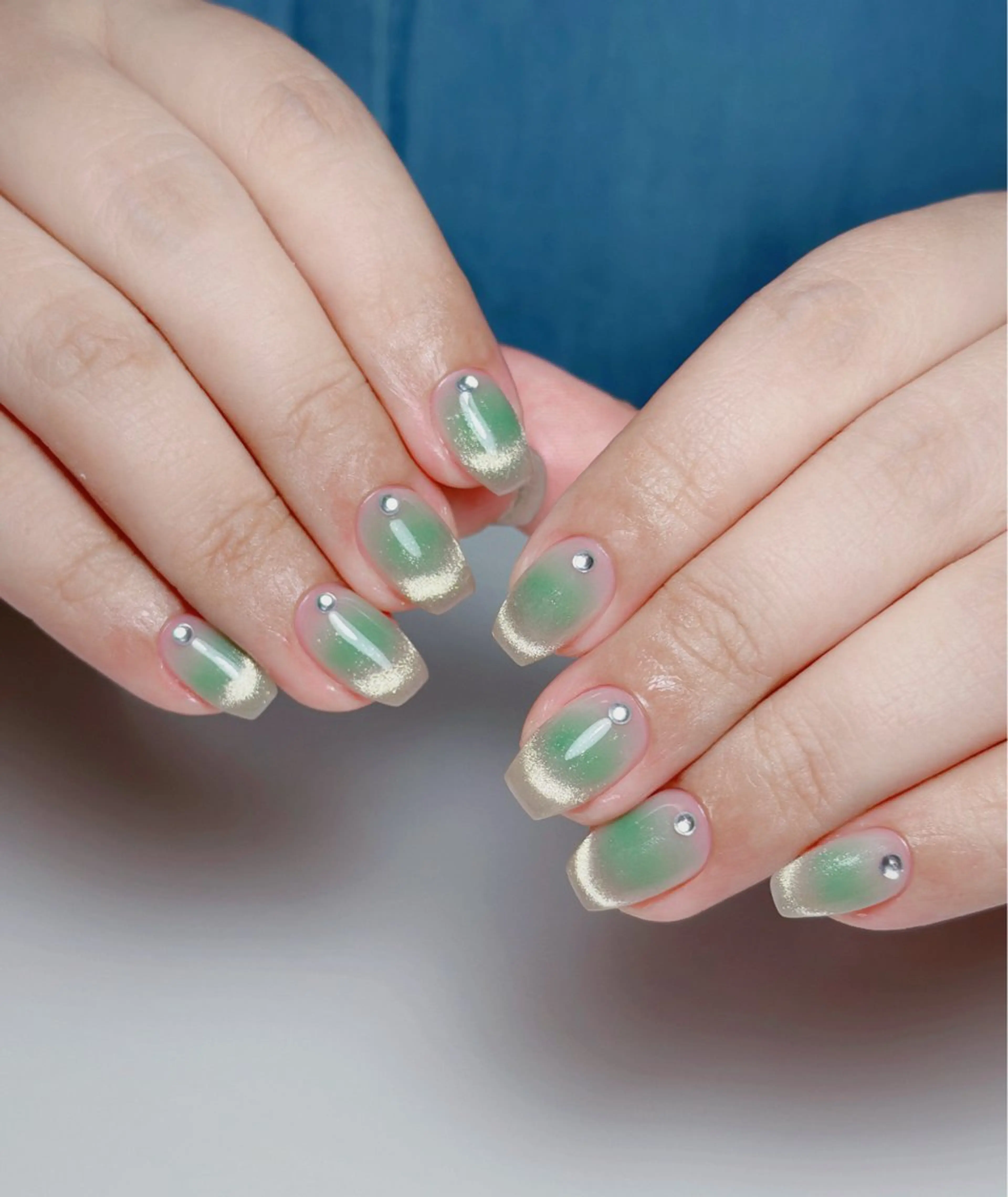 ネイル オーロラネイル 長さ出し フットネイル 韓国ネイル ラメ(グリッター) ハンドネイル 👍thumbs up nail👍のネイルデザイン