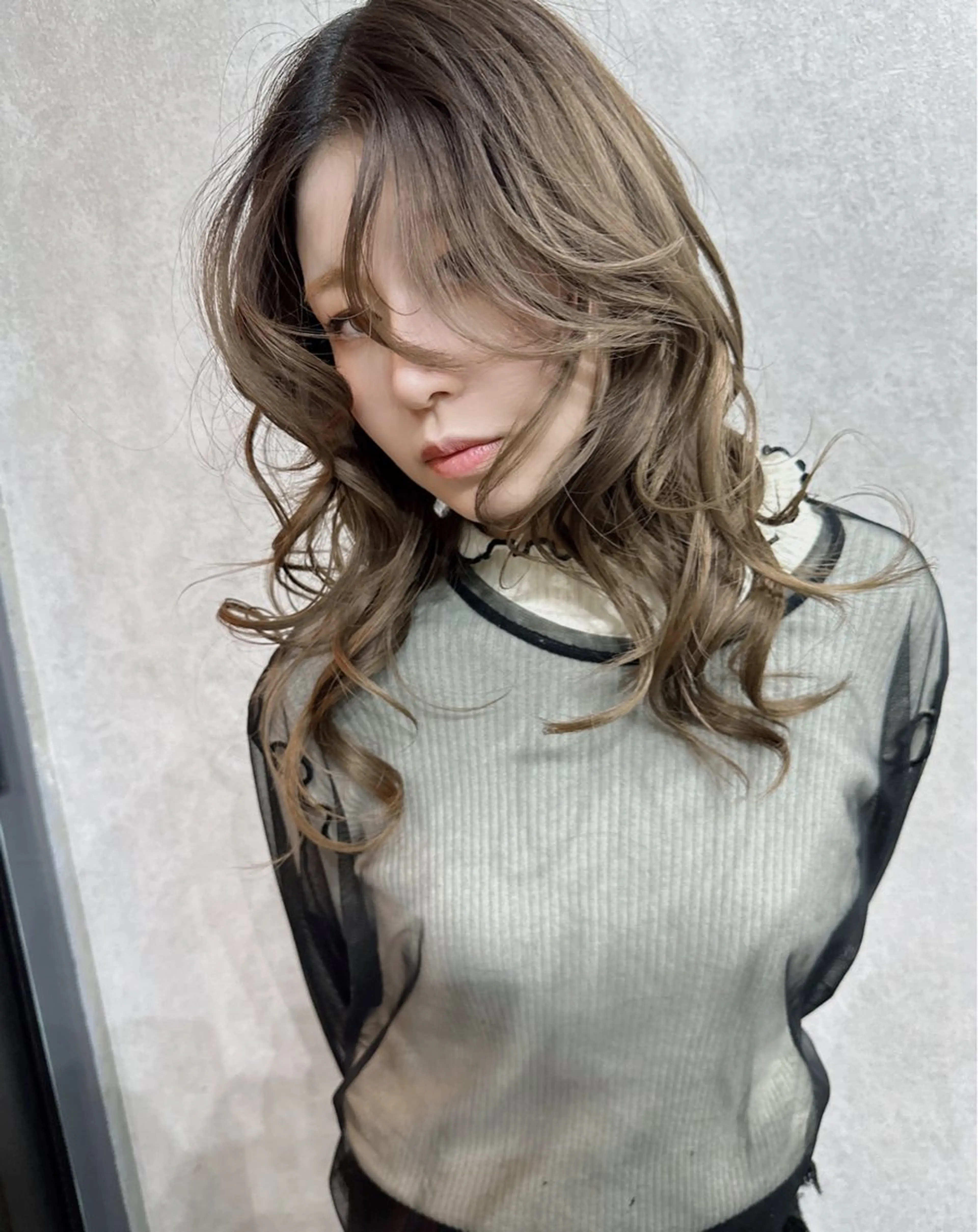 ミディアム カラー ベージュカラー カシス 透明感カラー デザインカラー グレージュ AYAKASA 暖色カラー/レイヤーのヘアスタイル