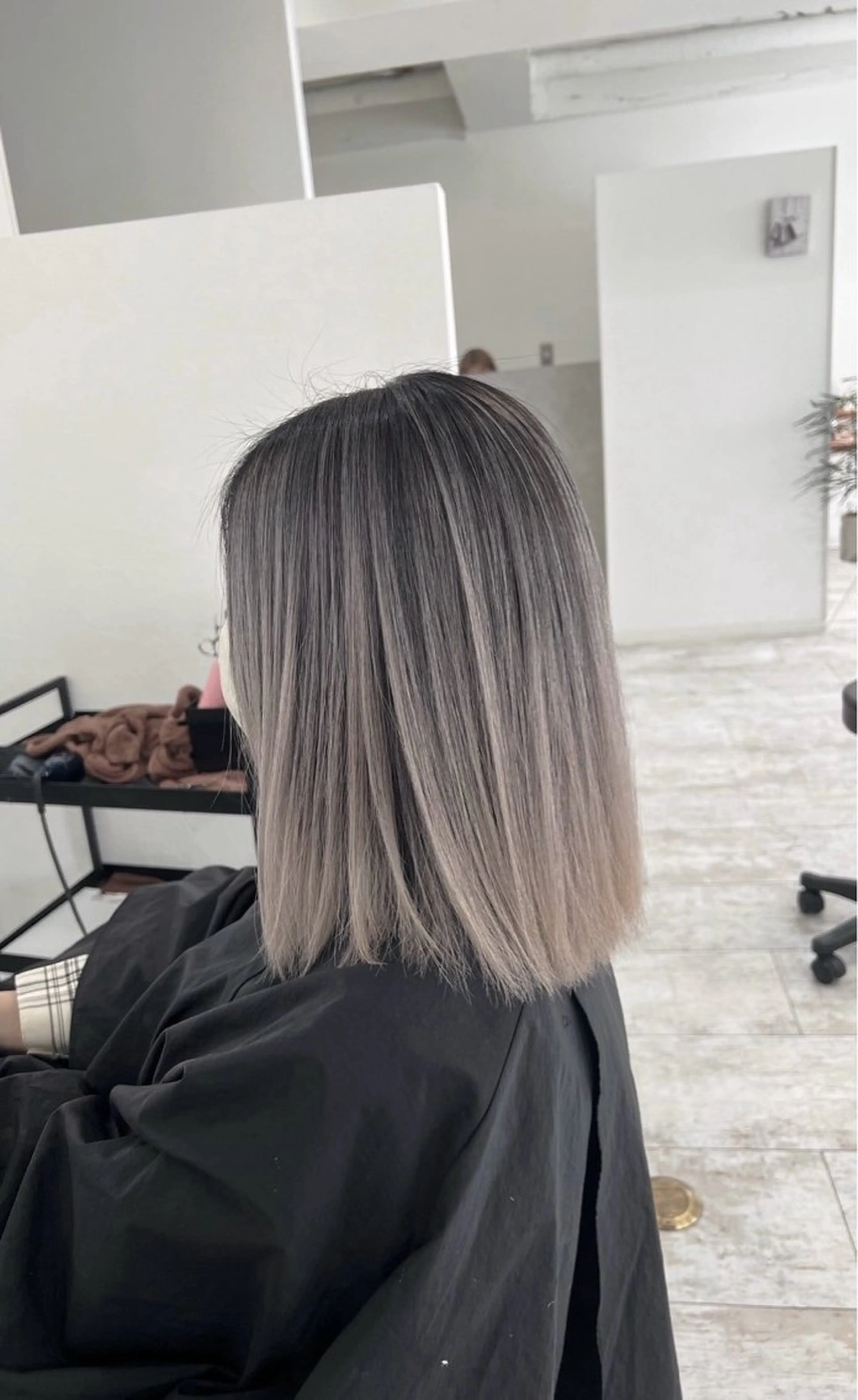 ミディアム カラー バレイヤージュ グレージュ レイヤーカット ヘアカラー トリートメント ROBIN所属・指名数No.1 /NAOYAのヘアスタイル