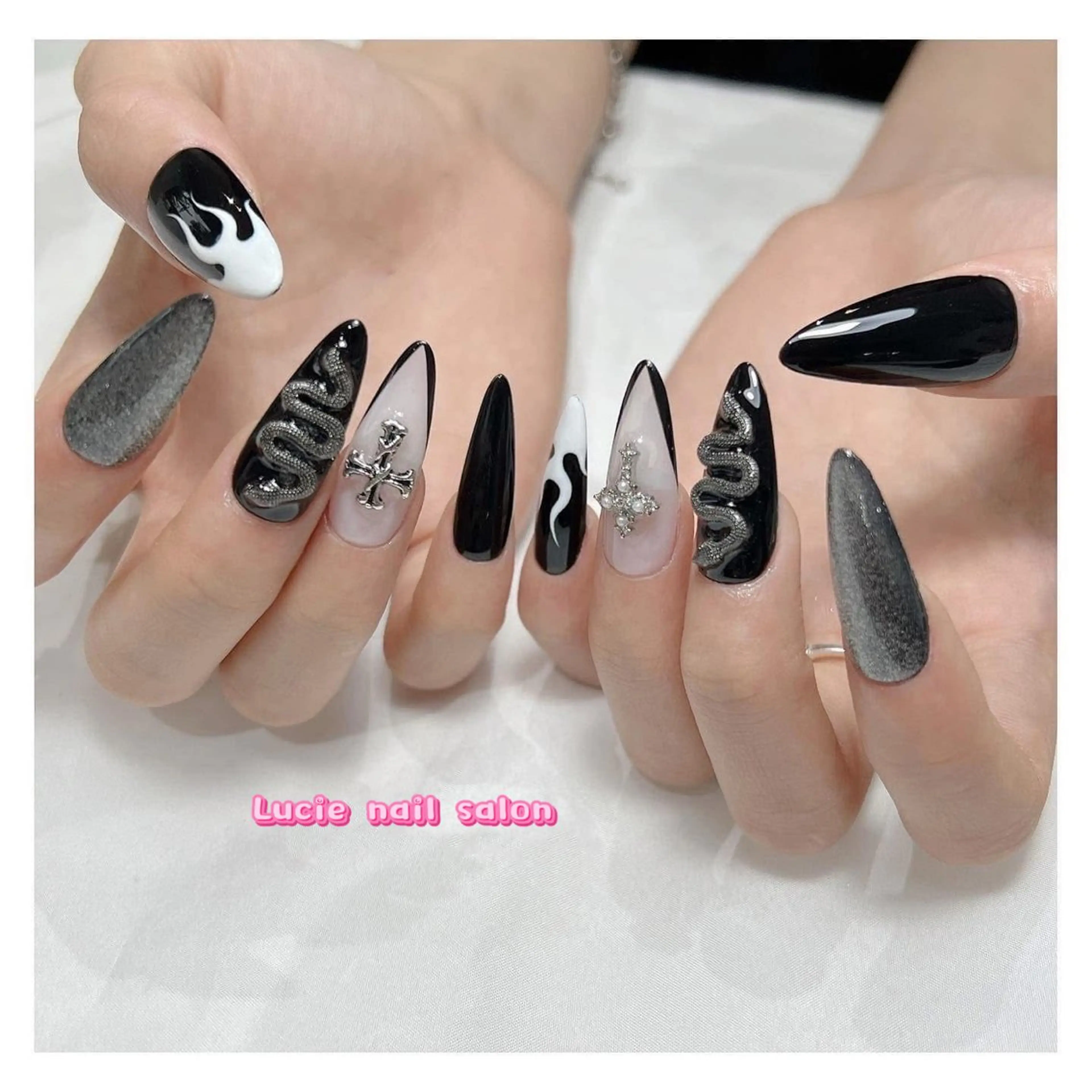 ネイル ボルドー チークネイル 成人式 フレンチネイル キラキラネイル ハンドネイル LUCIE NAIL SALON所属・NGUYEN THI THANHのネイルデザイン