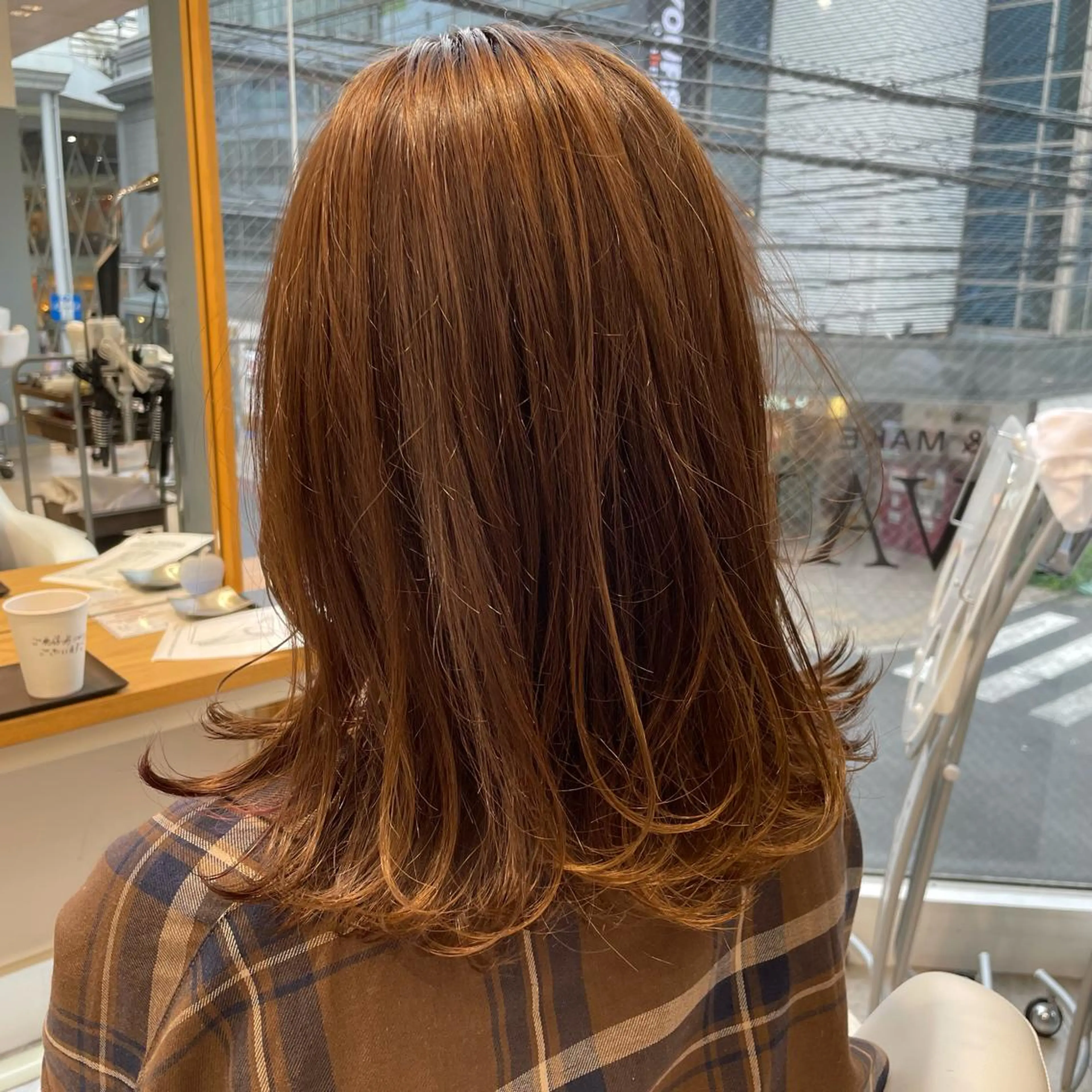 ミディアム 亀山 由里菜のヘアスタイル