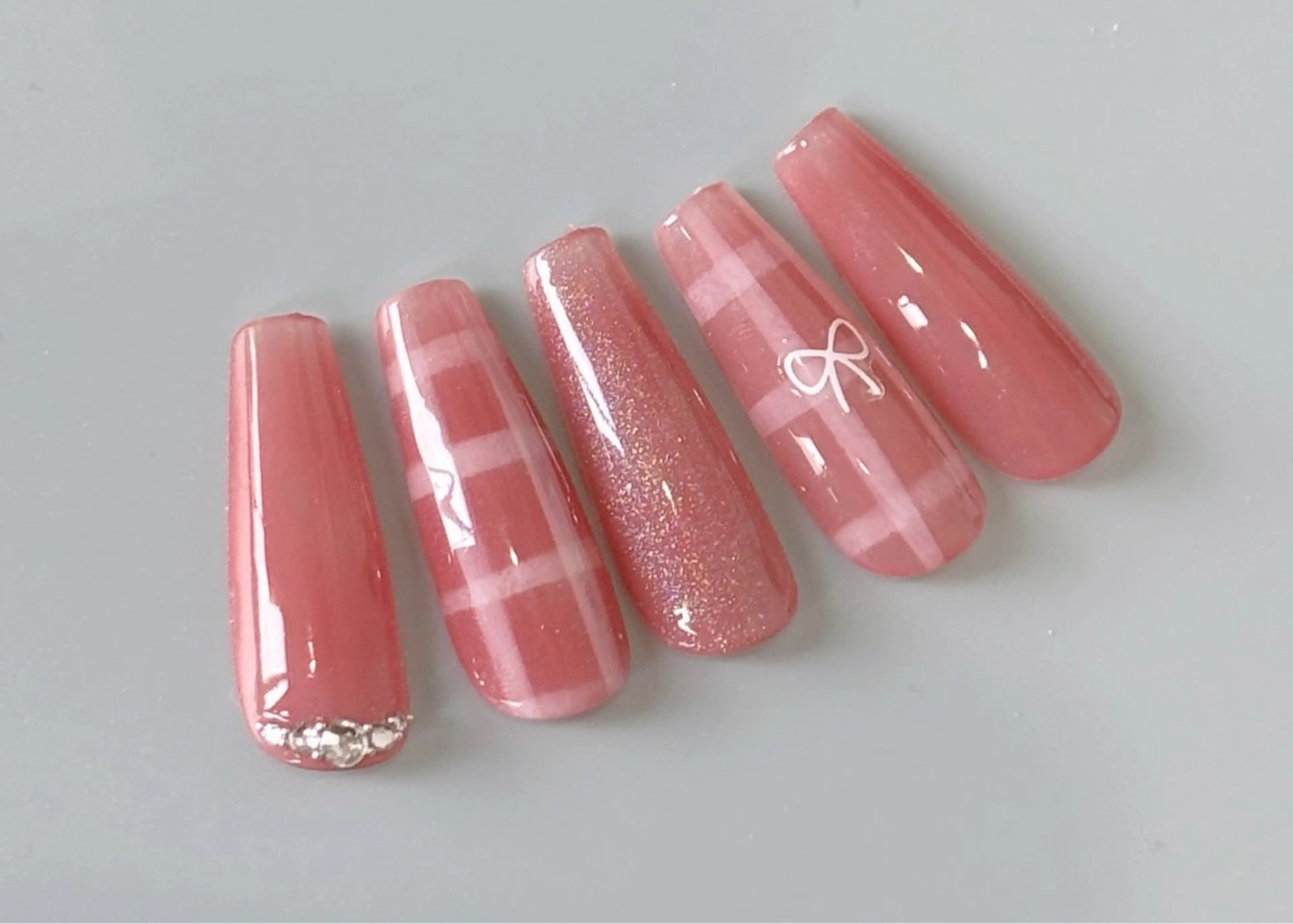 ネイル ハンドネイル le'a-レア-【ア イ×ネイル×眉】のネイルデザイン