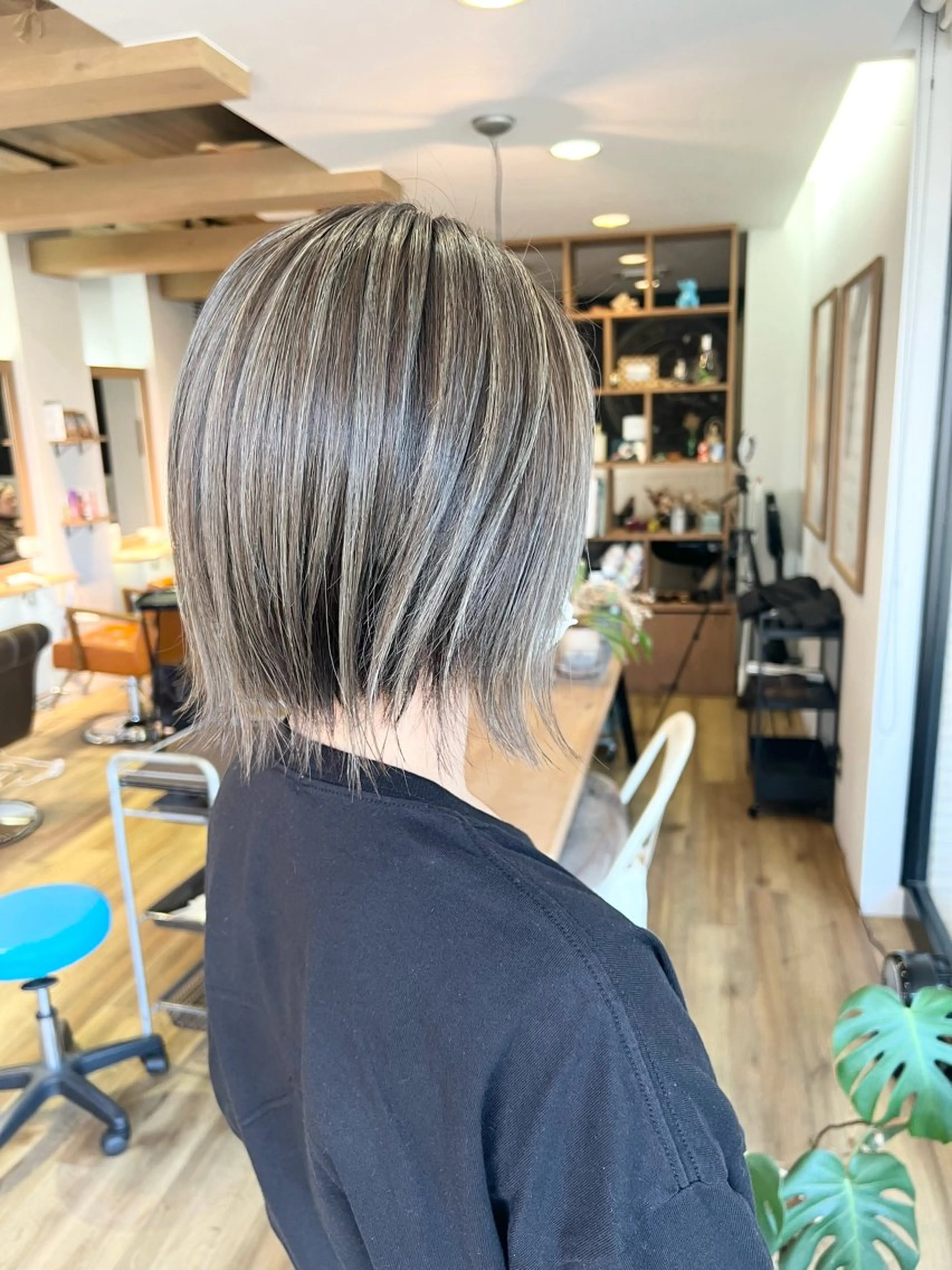 ショート カラー グレージュ ハイライトカラー ハイライト ヘアカラー トリートメント 堀 望美のヘアスタイル