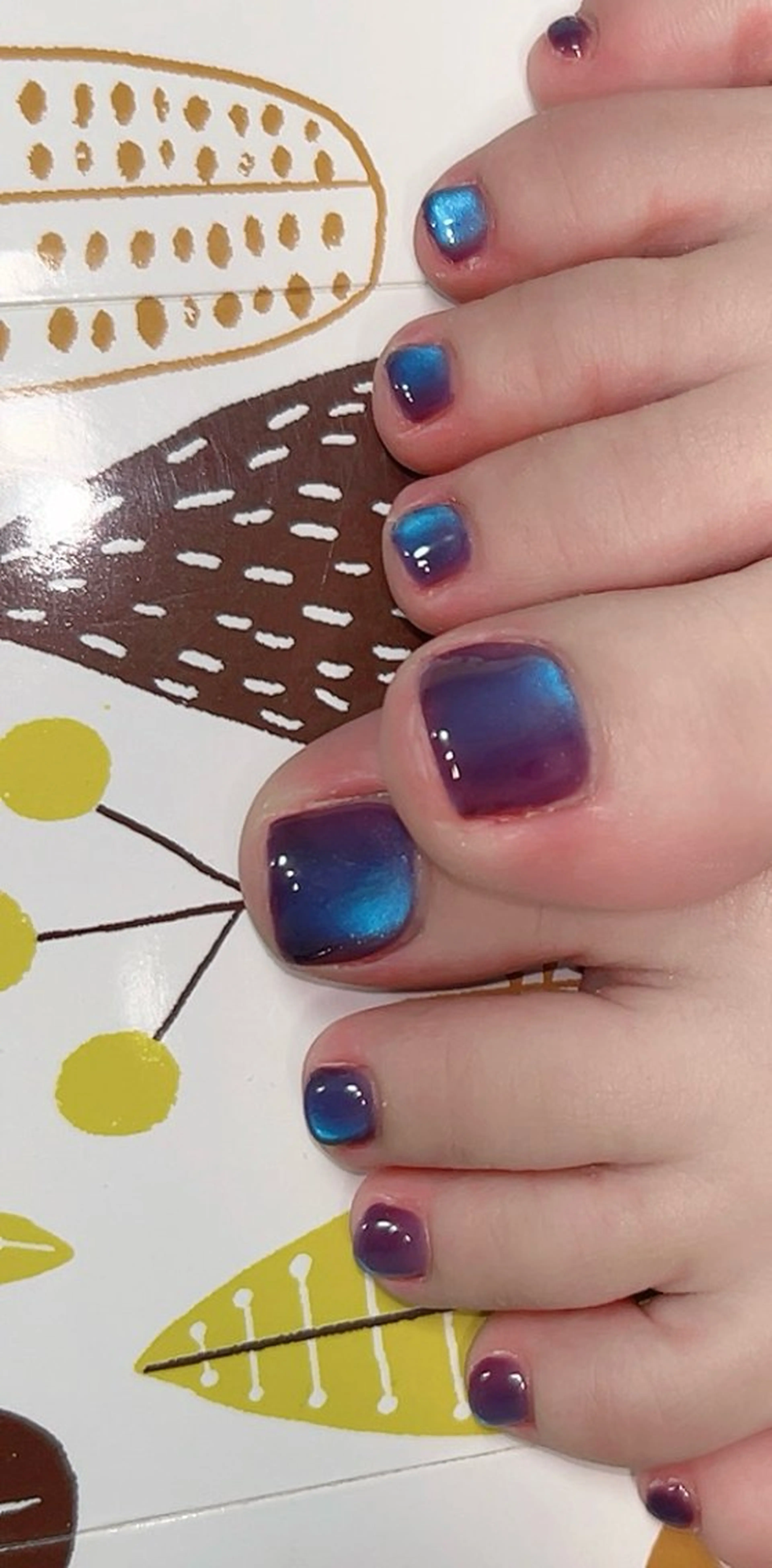 ネイル アートネイル ジェルネイル マグネットネイル ニュアンスネイル 赤色 フットネイル Cute Tips nailのネイルデザイン