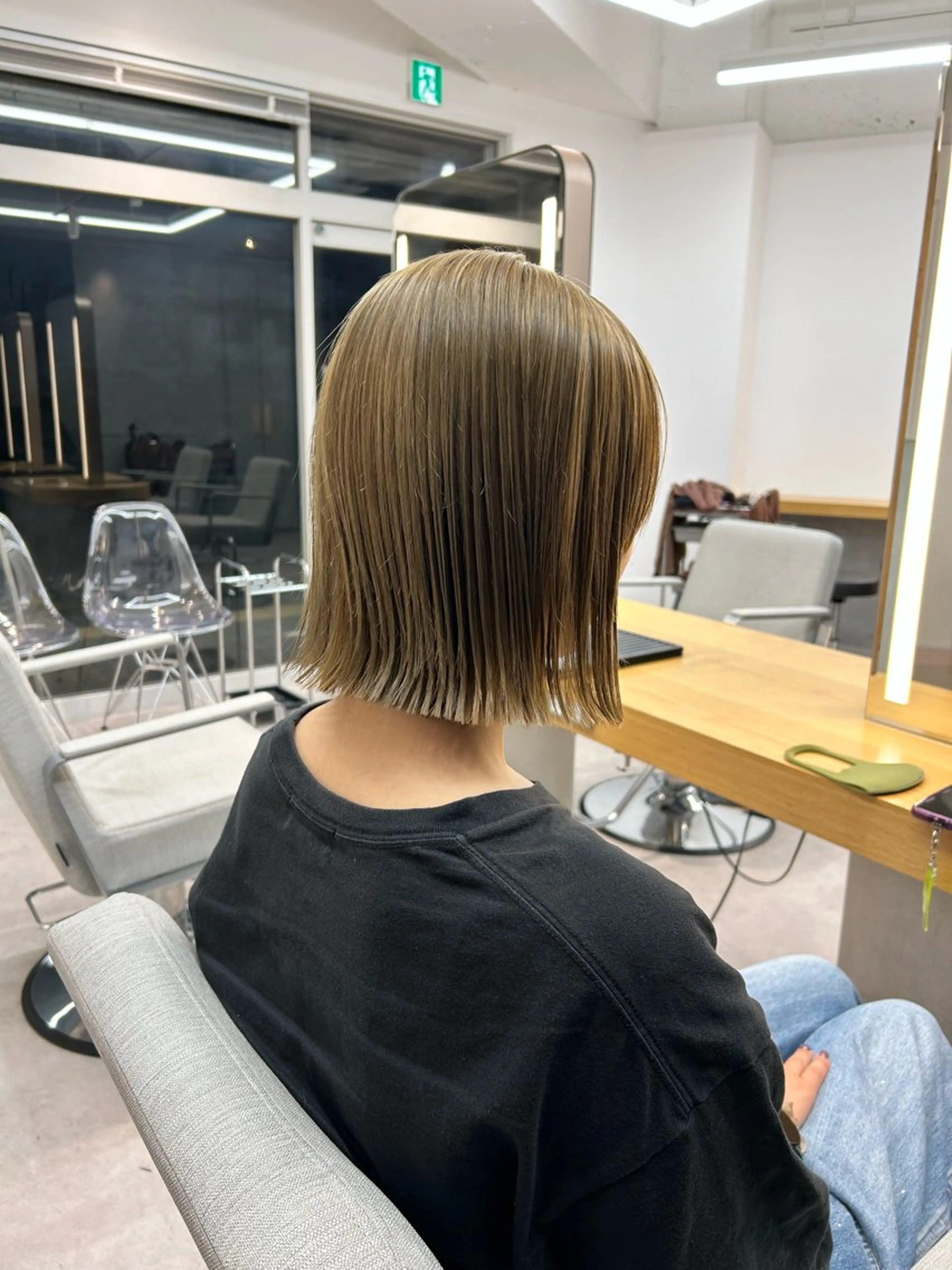 ミディアム ルネ所属・切りっぱなしボブ グレージュ/福田梢のヘアスタイル