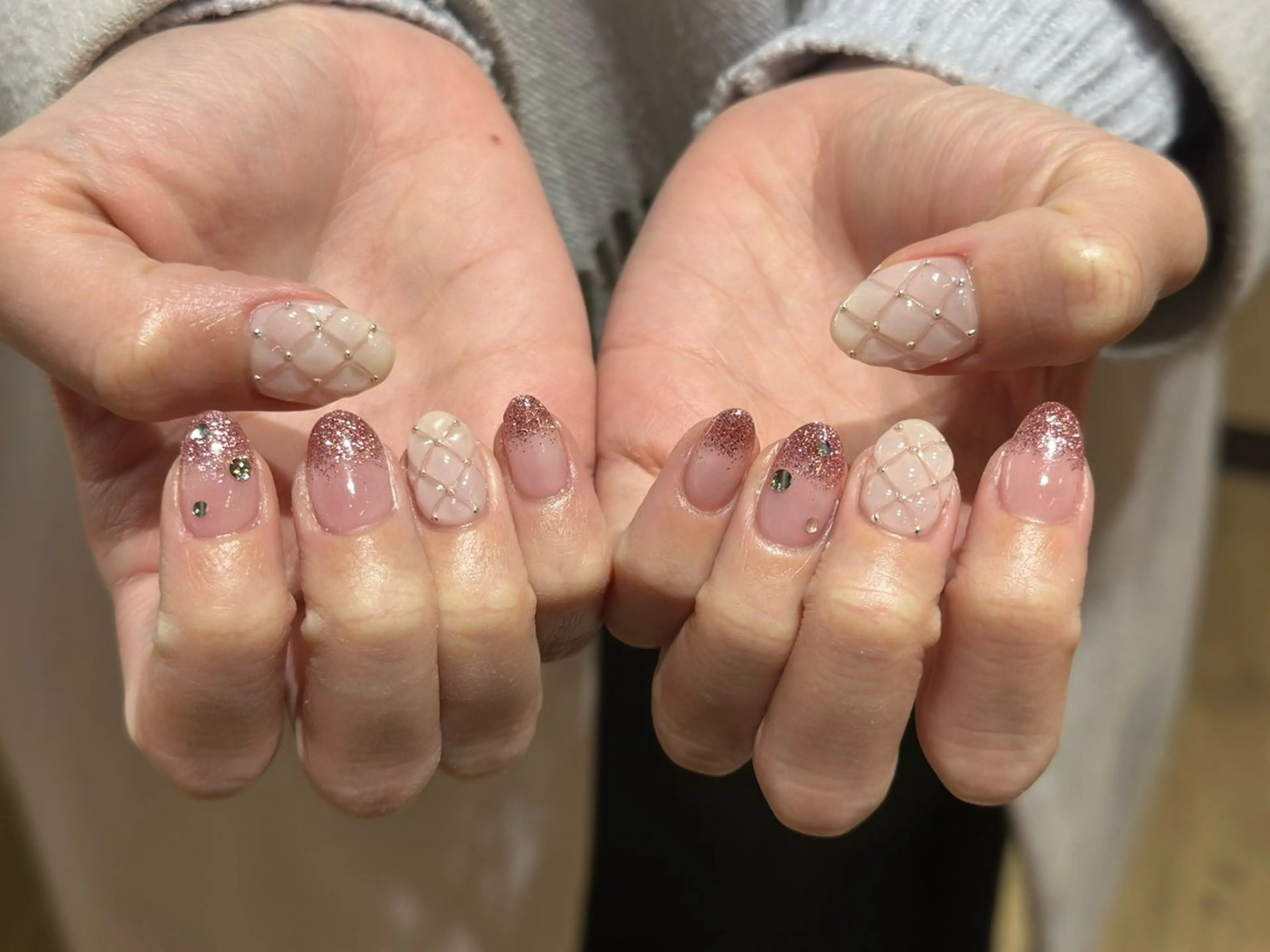 ネイル ストーンネイル ハンドネイル 松永 稚奈のネイルデザイン