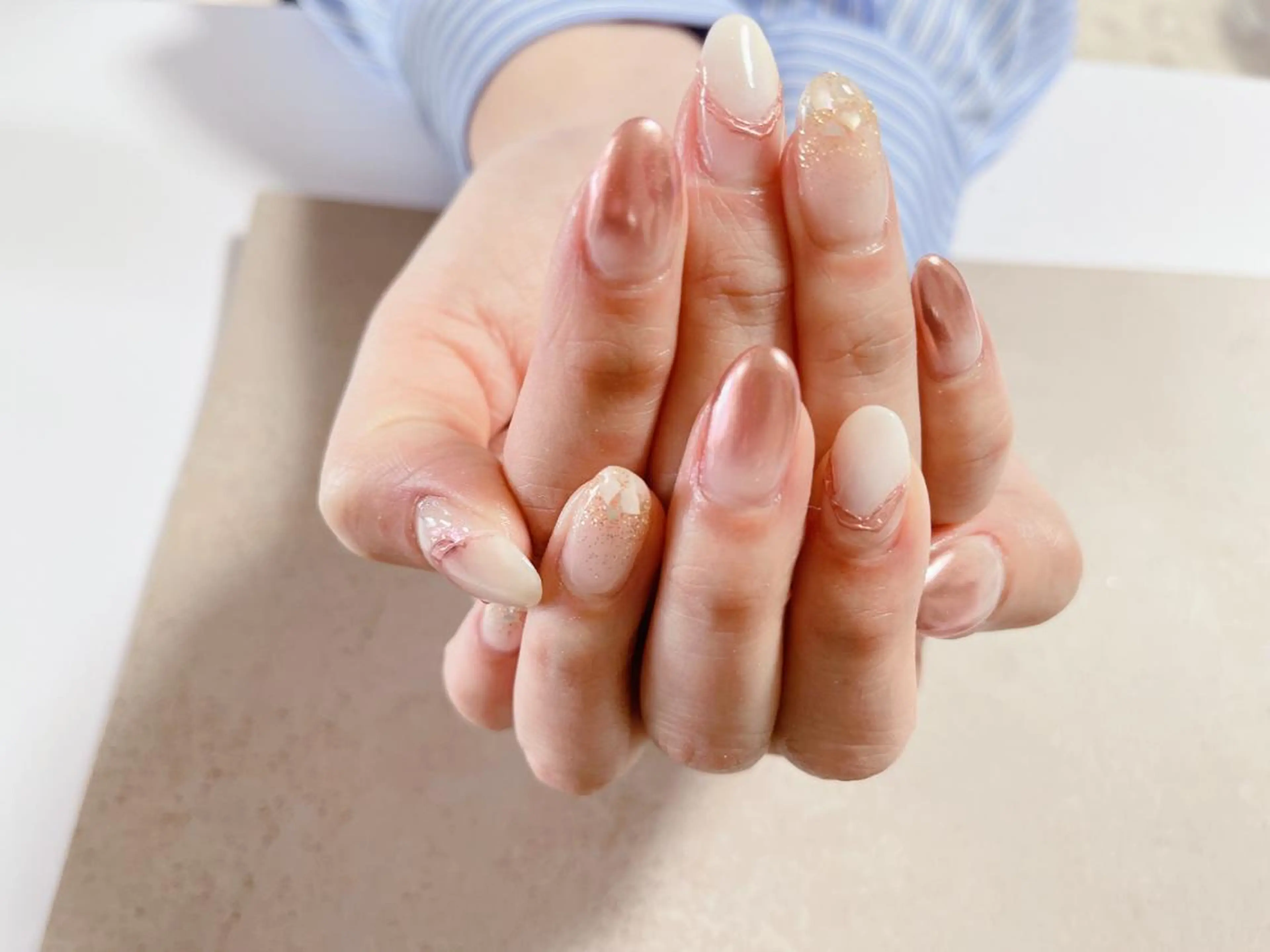 ネイル ジェルネイル グラデーション ミラーネイル パラジェル 上村 未来のネイルデザイン