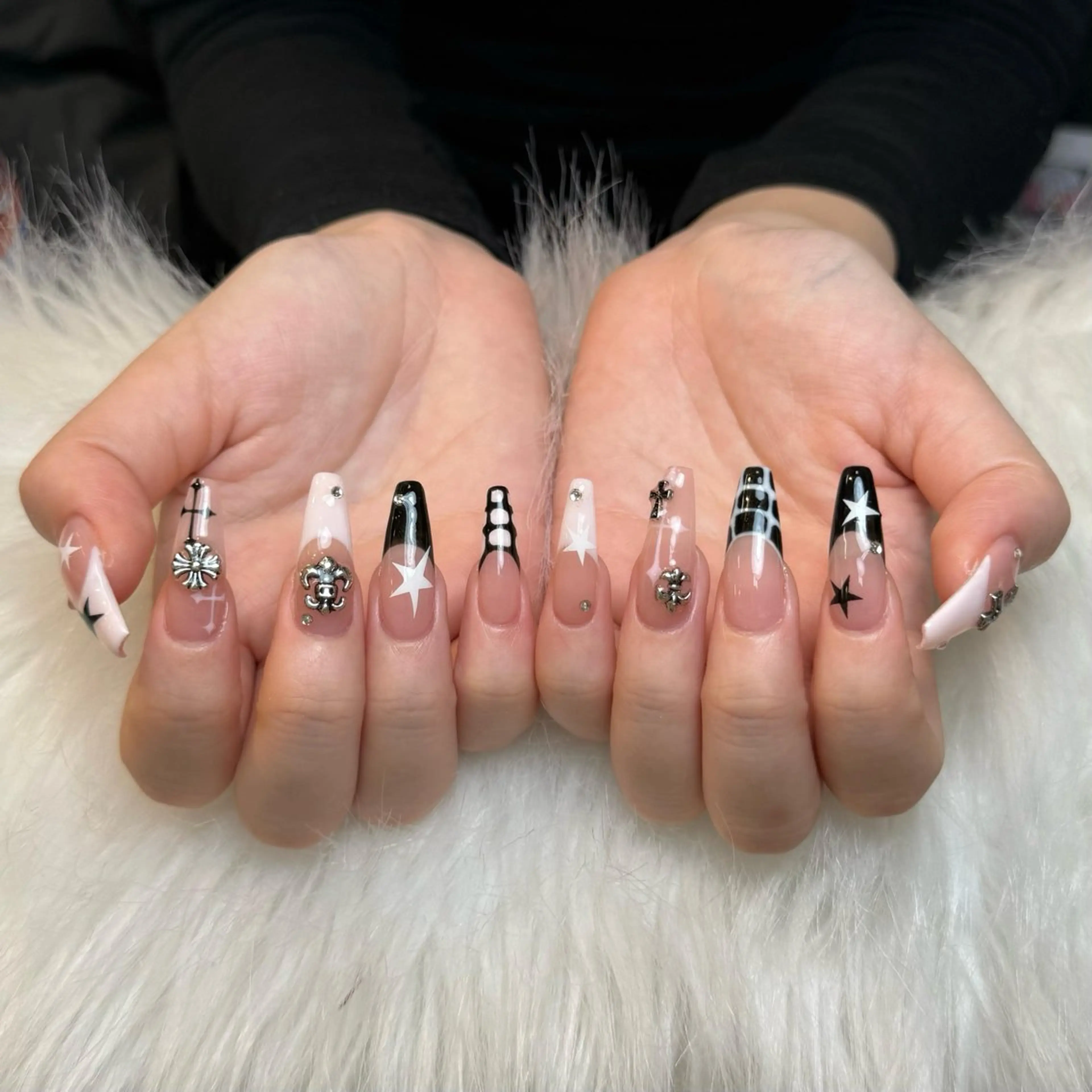 ネイル グラデーション キラキラネイル ワンカラーネイル 冬ネイル Jenn Nail Salonのネイルデザイン